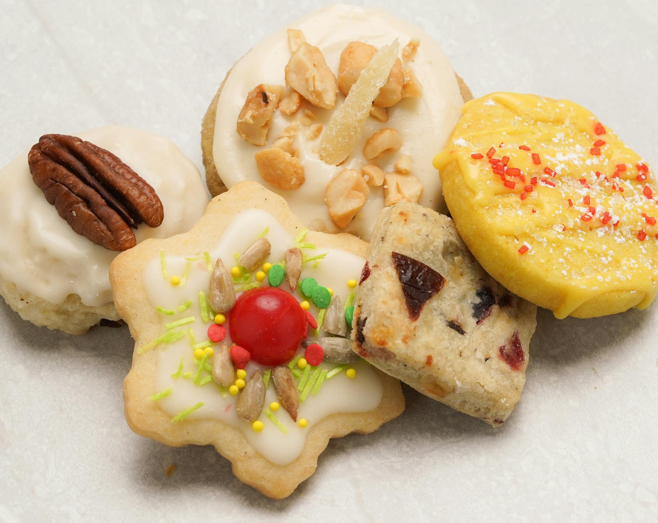 The 17th annual Star Tribune Holiday Cookie Contest. Five winning recipes, plus short stories on each cookie/contestant, sidebars on events. ] GLEN STUBBE • glen.stubbe@startribune.com Thursday, November 14, 2019