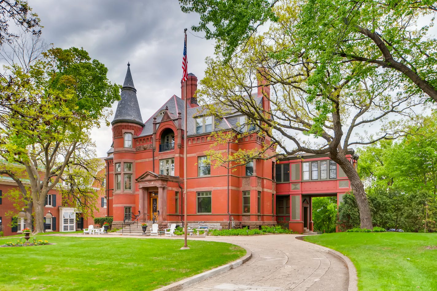 Virtuance
1884 Victorian castle on Summit Avenue