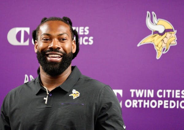 New Purple People Eaters? Smith cites Vikings history in signing deal