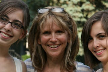 From L-R: Heather Upin, Stephanie Ross, Emily Upin. Ross, mother of the Upin girls, is the co-founder of the family-oriented sharing app High Low Glit