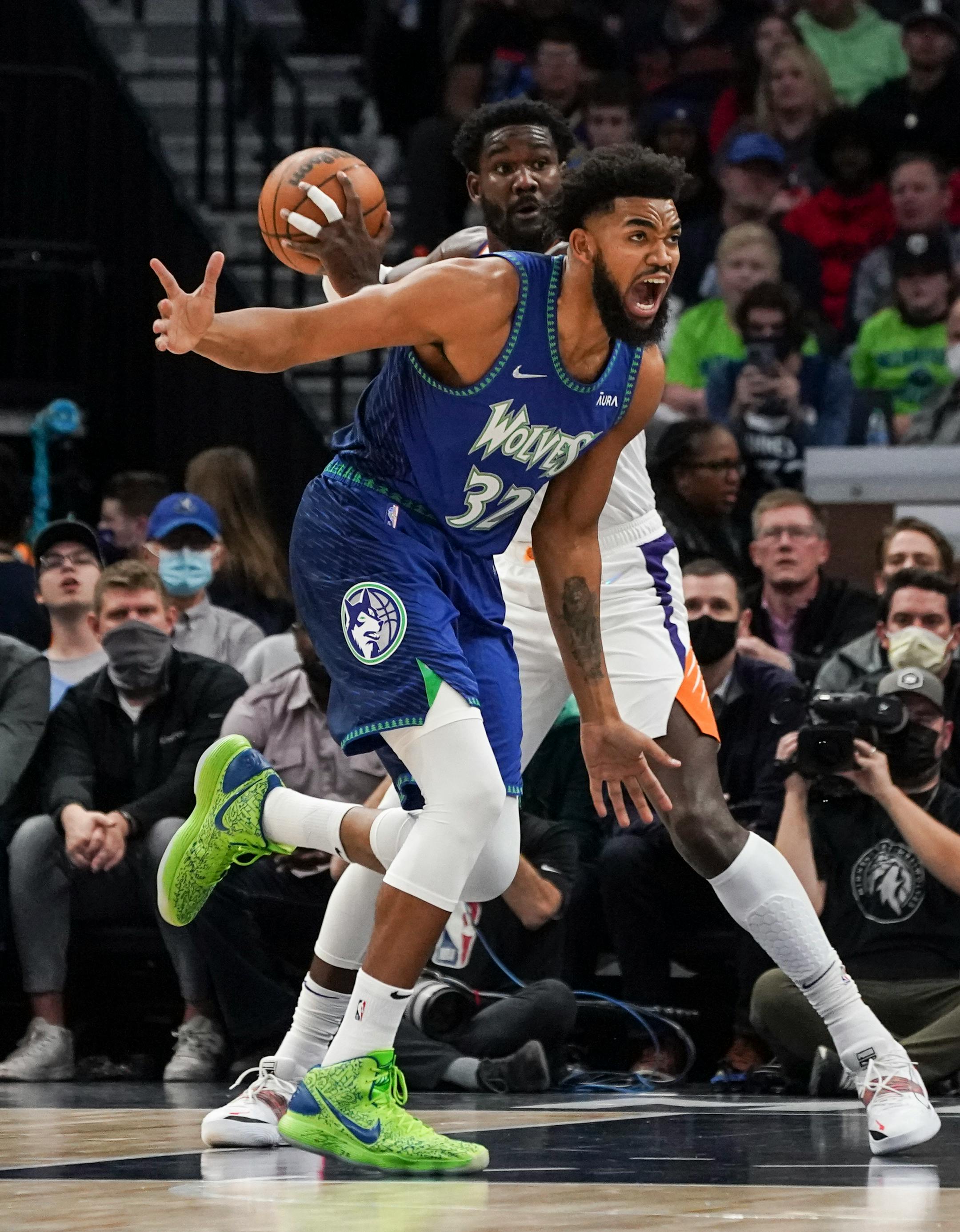 Minnesota Timberwolves center Karl-Anthony Towns (32) yells a a referee arguing there should have been a foul on Phoenix in the first quarter.