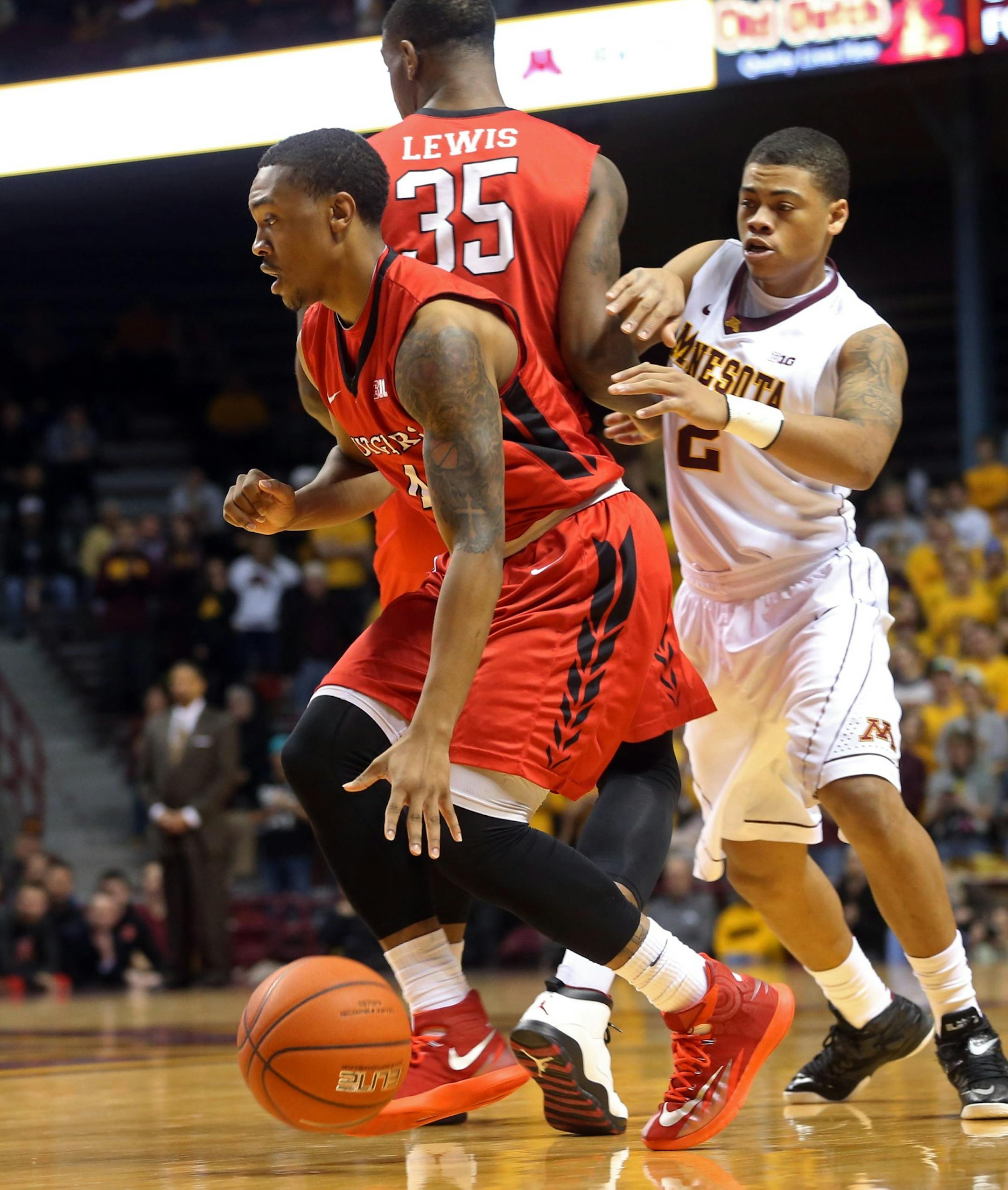 Rutgers&#x2019;s Myles Mack, left, drives the ball as Greg Lewis sets a pick on Minnesota&#x2019;s Nate Maso in the first half of an NCAA college basketball game, Saturday, Jan. 17, 2015, in Minneapolis. Mack led Rutgers with 16 points, but Minnesota won 89-80.(AP Photo/Jim Mone)