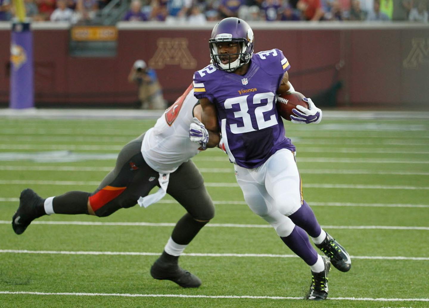 Minnesota Vikings cornerback Antone Exum (32)