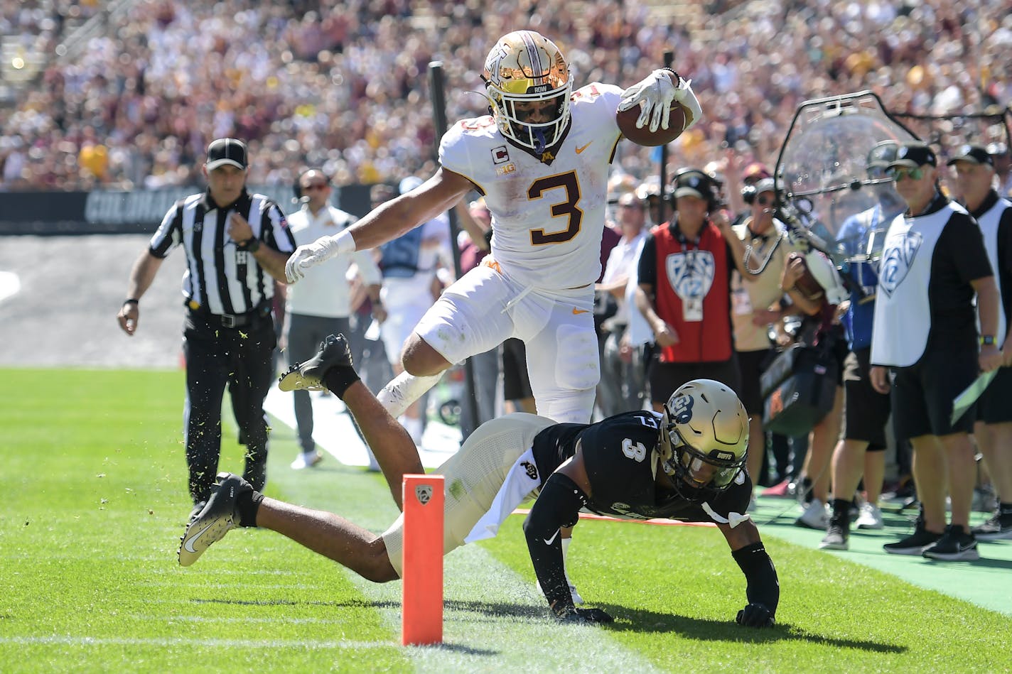 Minnesota Gophers running back Treyson Potts (3) was pushed out of bounds near the goal line in the second quarter by cornerback Christian Gonzalez (3). ] AARON LAVINSKY • aaron.lavinsky@startribune.com