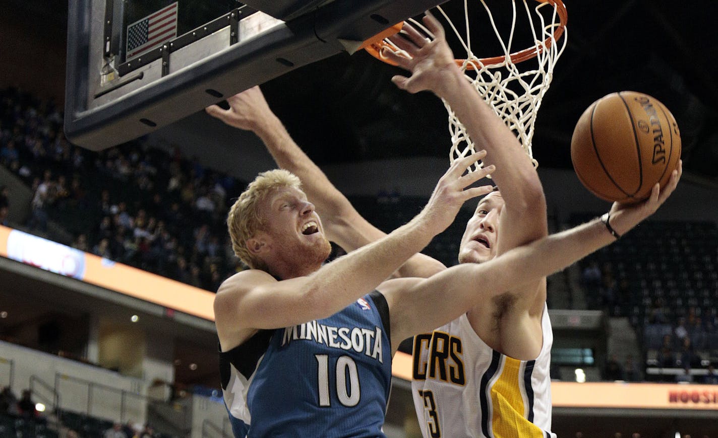 Wolves forward Chase Budinger, left