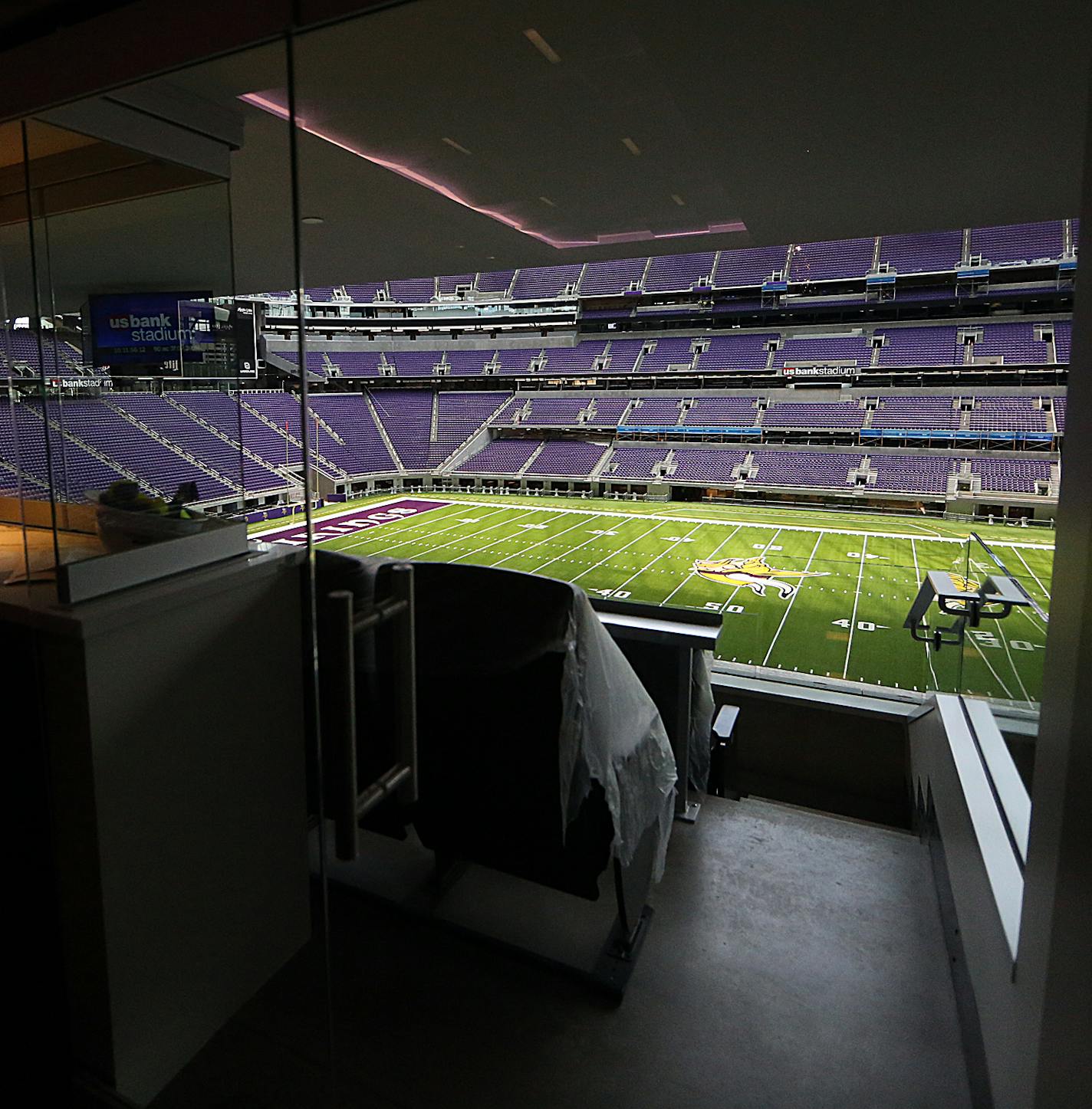 The Norseman Suites and Lounge area at US Bank Stadium (view from a suite). ] JIM GEHRZ&#xef;james.gehrz@startribune.com (JIM GEHRZ/STAR TRIBUNE) / June 28, 2016/ 10:00 AM , Minneapolis, MN - BACKGROUND INFORMATION: Pix for special section for the opening of the new US Bank Stadium. You will be shooting photos for the special tab section. LEAVE FROM THE OFFICE AT 9:30 -- YOU'LL BE WALKING OVER WITH JENNI AND MARK V. These are photos that we need shot while you are over there: Glamour shot inside