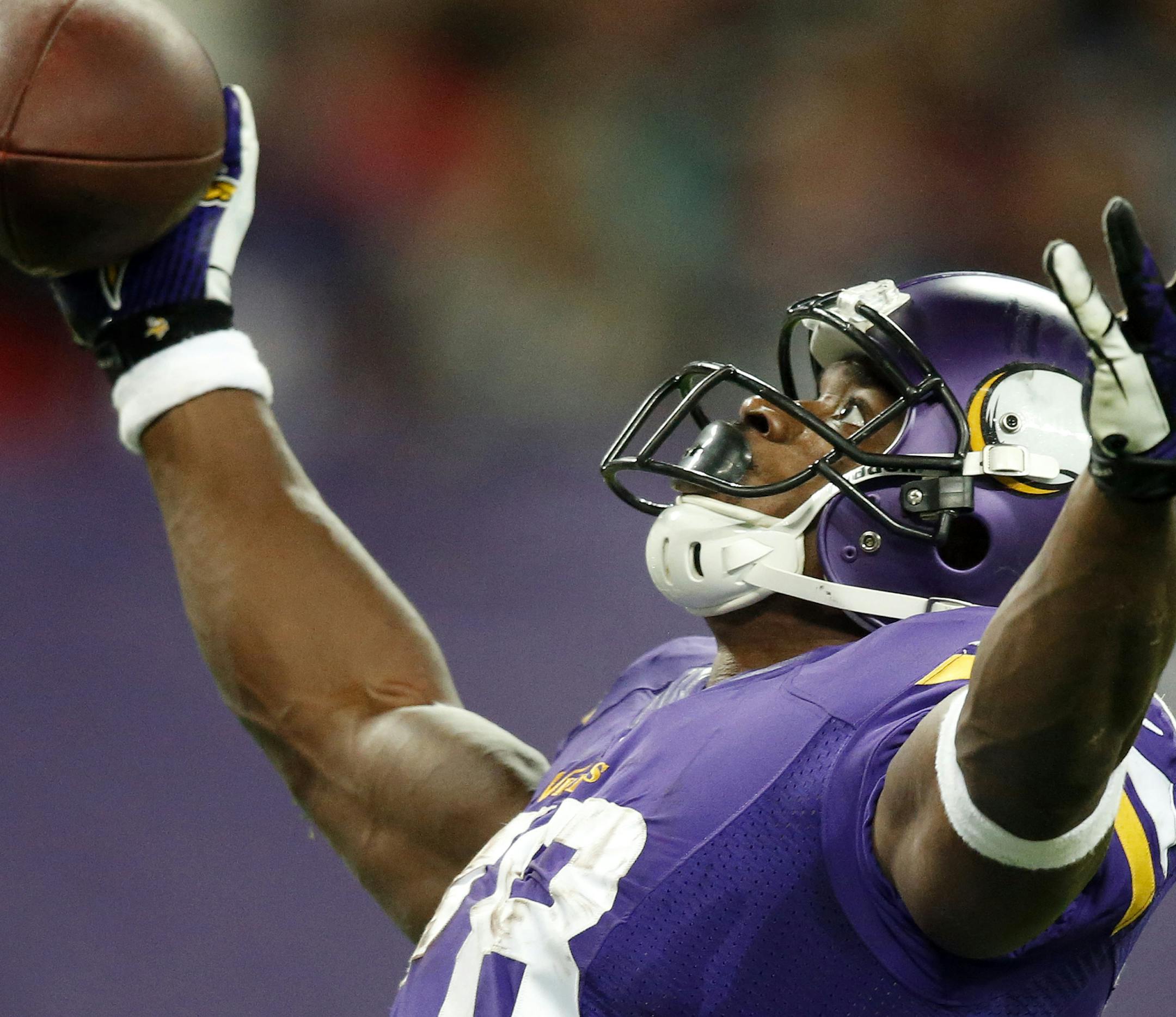 Minnesota Vikings running back Arian Peterson (28) celebrated after a touchdown in third quarter. Minnesota beat Pittsburgh by a final score of 34-27. ] CARLOS GONZALEZ cgonzalez@startribune.com September 29, 2013, London, England (Minnesota Vikings in London) Wembley Stadium, NFL, Minnesota Vikings vs. Pittsburg Steelers