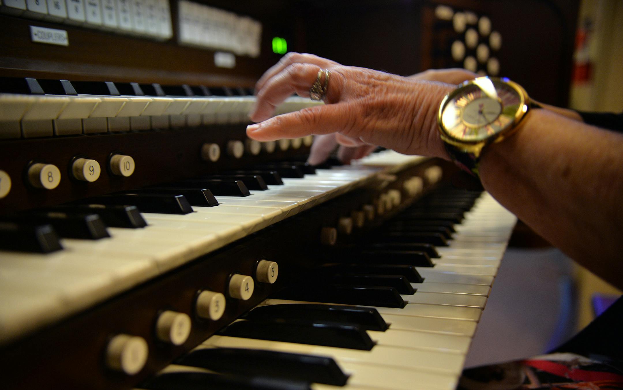 As an active member of her Jewish temple, Sandy Davis Lerner is considered an integral piece of the Chapel Hill United Church of Christ congregation after 45 years at the organ. Davis Lerner rehearses with the Chapel Hill choir prior to the morning service Sunday, October 5 at the Edina church. ] (SPECIAL TO THE STAR TRIBUNE/BRE McGEE) **Sandy David Lerner (Jewish organist)