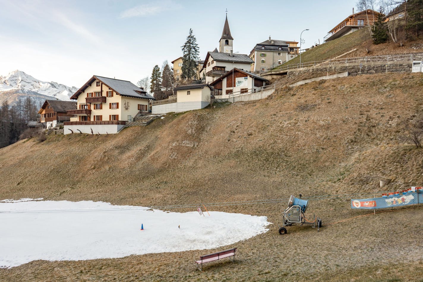 An idled snow cannon in the village of Davos Wiesen, Switzerland, on Jan. 8. MUST CREDIT: Bloomberg photo by Francesca Volpi