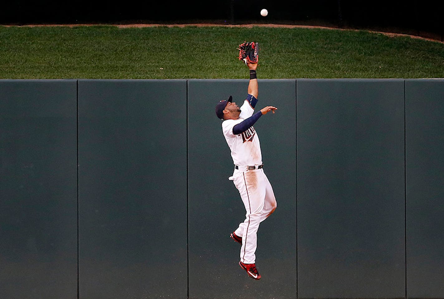 Minnesota Twins centerfielder Aaron Hicks (32) made a leaping catch to rob Gregory Polanco earlier this season.