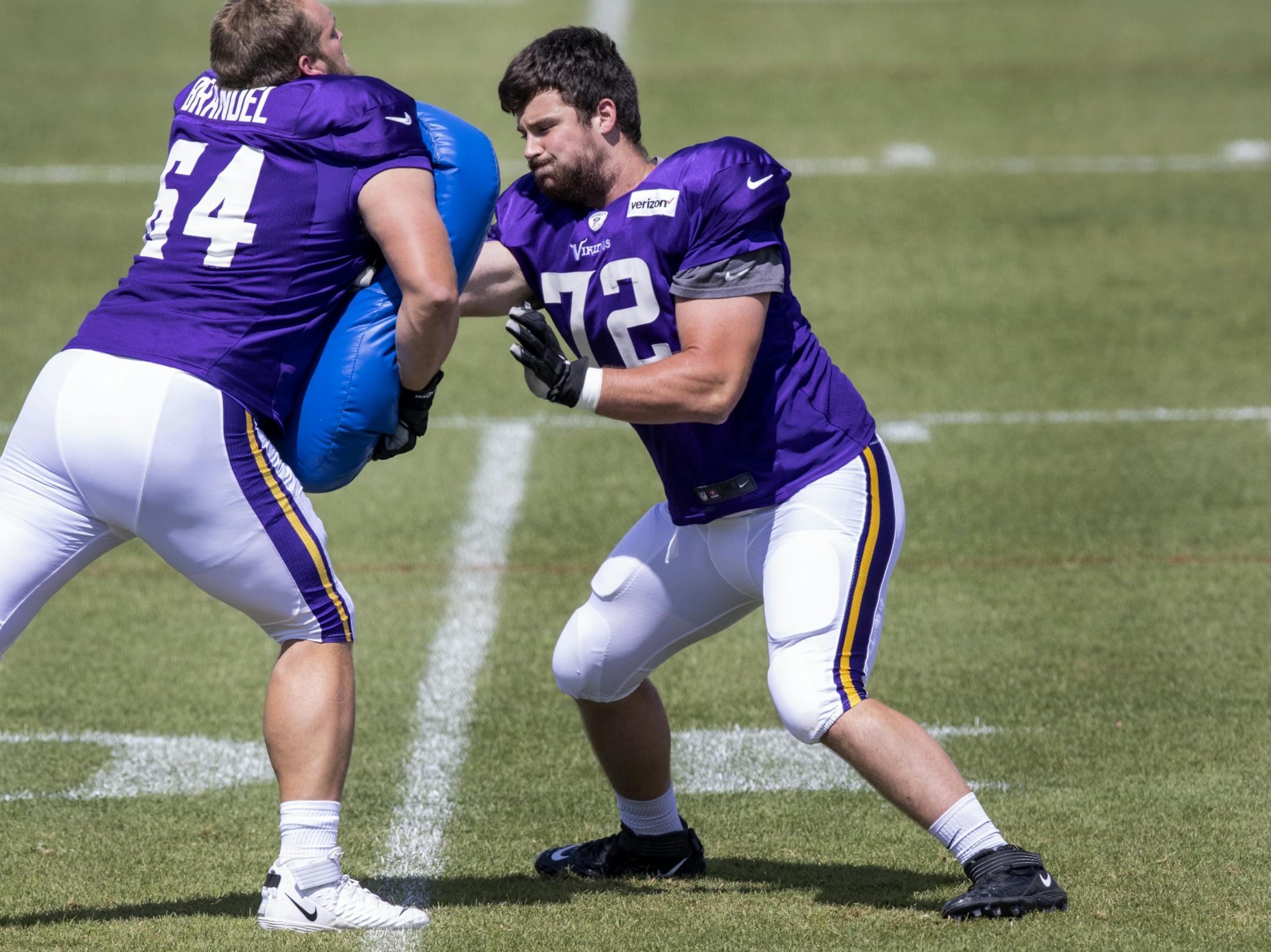 Minnesota Vikings offensive lineman Ezra Cleveland (72).