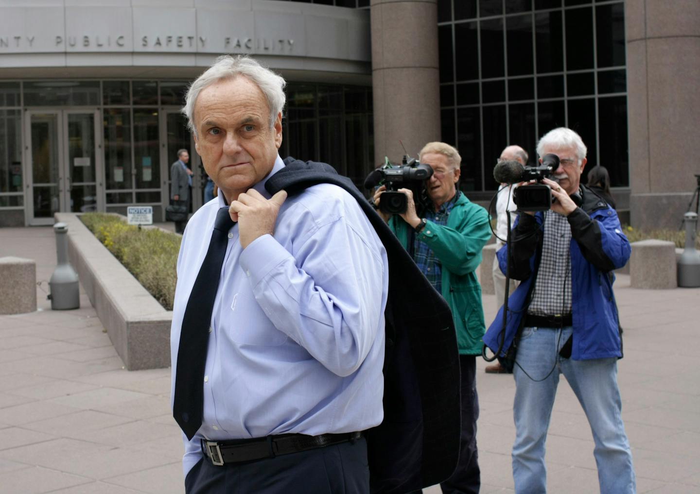 Tom Sweeney � tsweeney@startribune.com Mpls, MN 4/02/2010 ] Former auto dealership mogul Denney Hecker was released from Henn Co jail Friday morning, - waits for a ride outside the jail