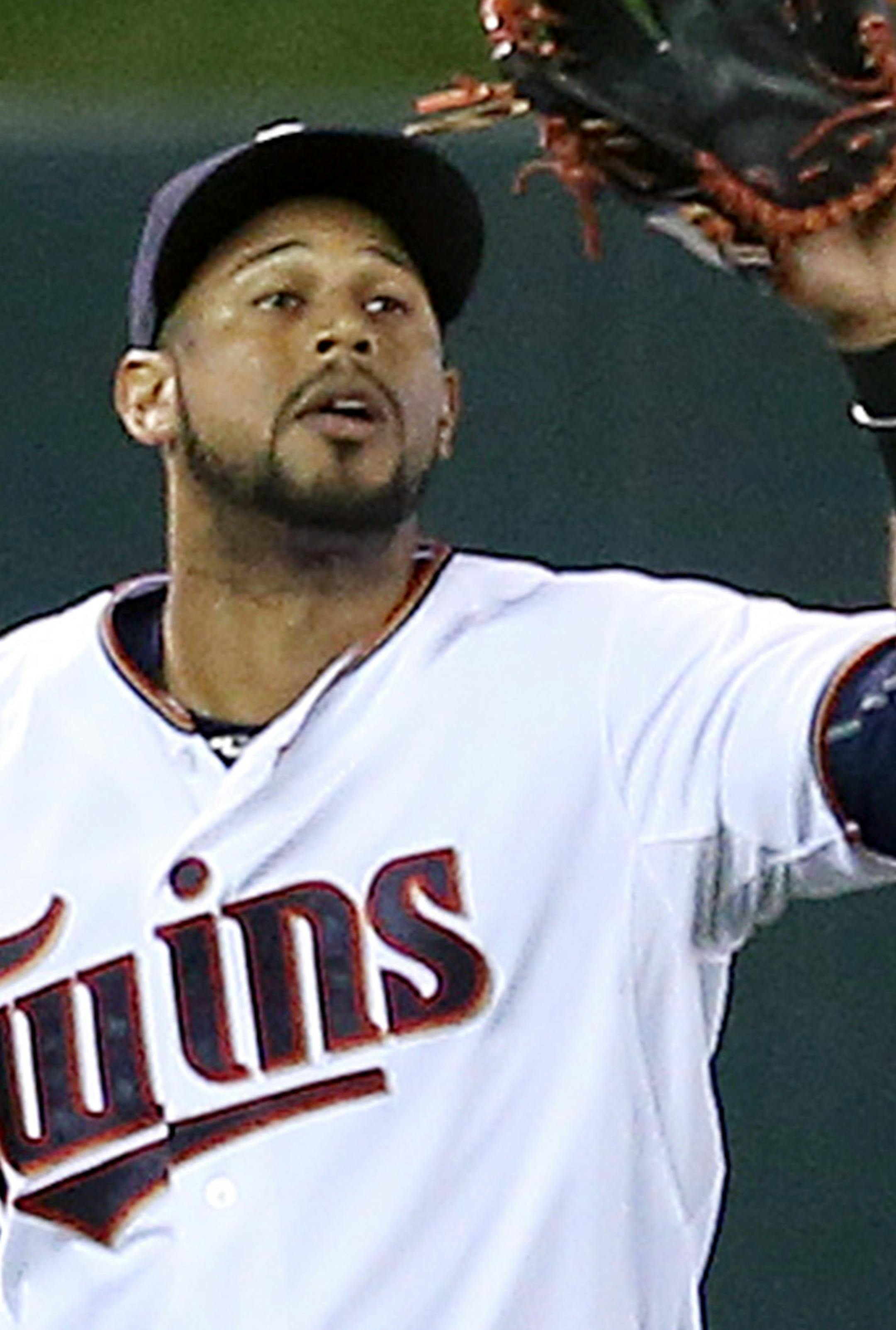 Minnesota Twins center fielder Aaron Hicks (32) caught a fly ball hit by Cleveland Indians center fielder Abraham Almonte (35) in the seventh inning at Target Field Tuesday September 22, 2015 in Minneapolis, MN. ] The Minnesota Twins beat t the Cleveland Indians 3-1 . Jerry Holt/ Jerry.Holt@Startribune.com ORG XMIT: MIN1509222232440327