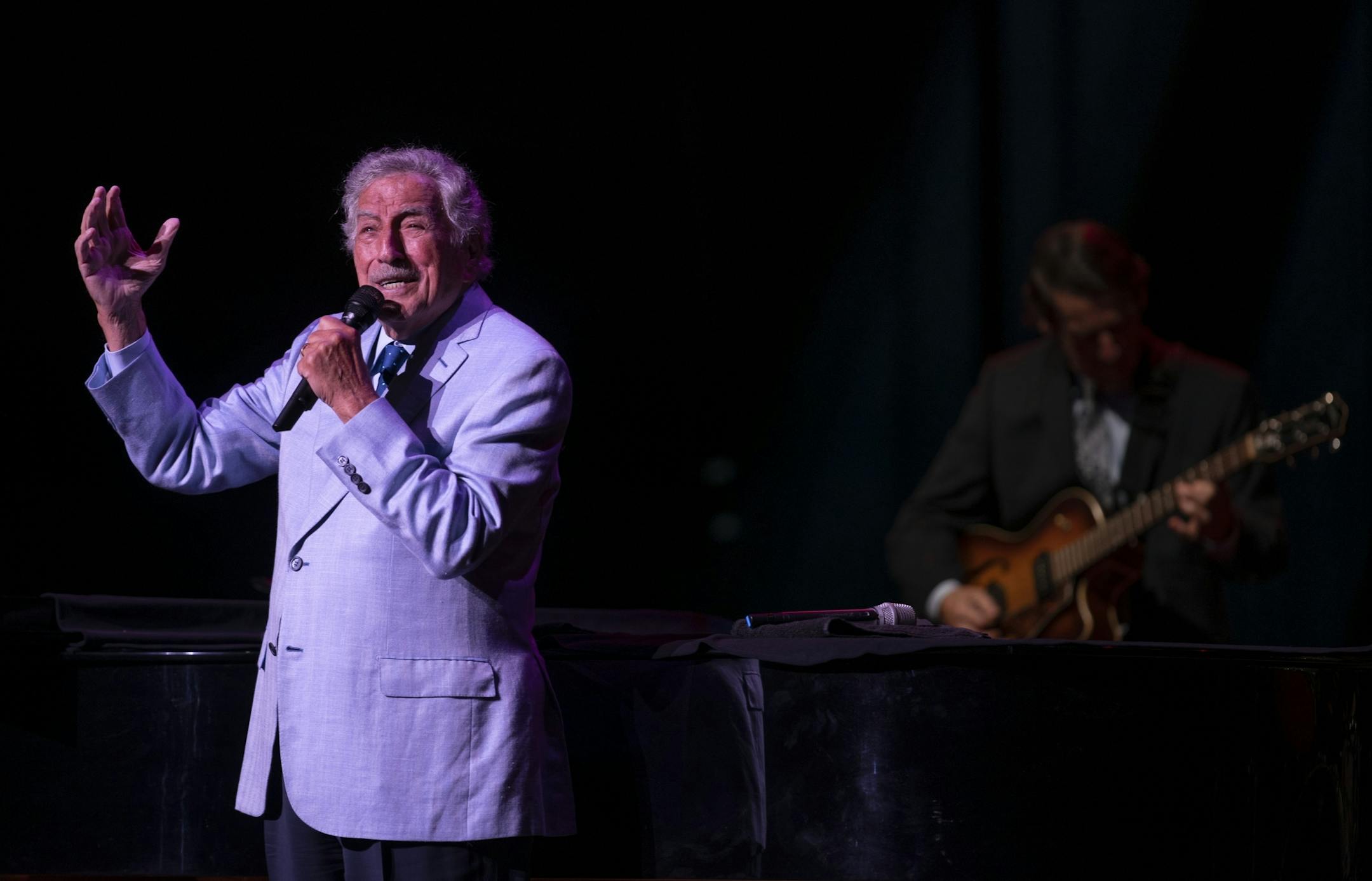 Tony Bennett, with guitarist Gray Sargent, sang early in his set at the Orpheum Theatre Sunday night.