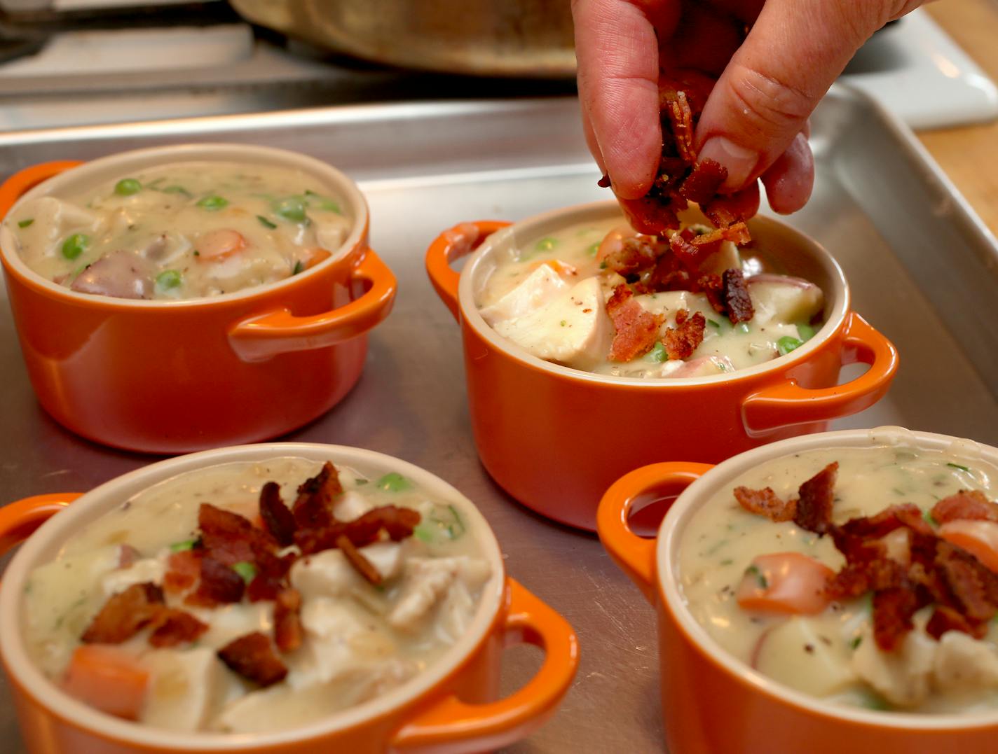 Turkey pot pie. Minneapolis, MN on October 31, 2013. ] JOELKOYAMA&#x201a;&#xc4;&#xa2;joel koyama@startribune