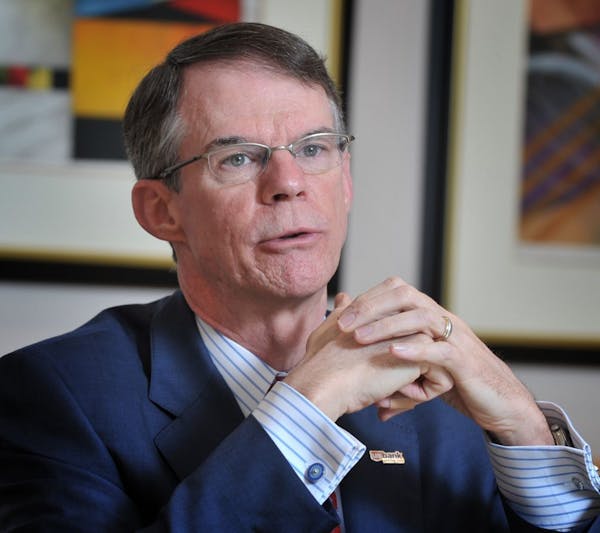 Richard Davis will end a decade at the helm of U.S. Bancorp in April.