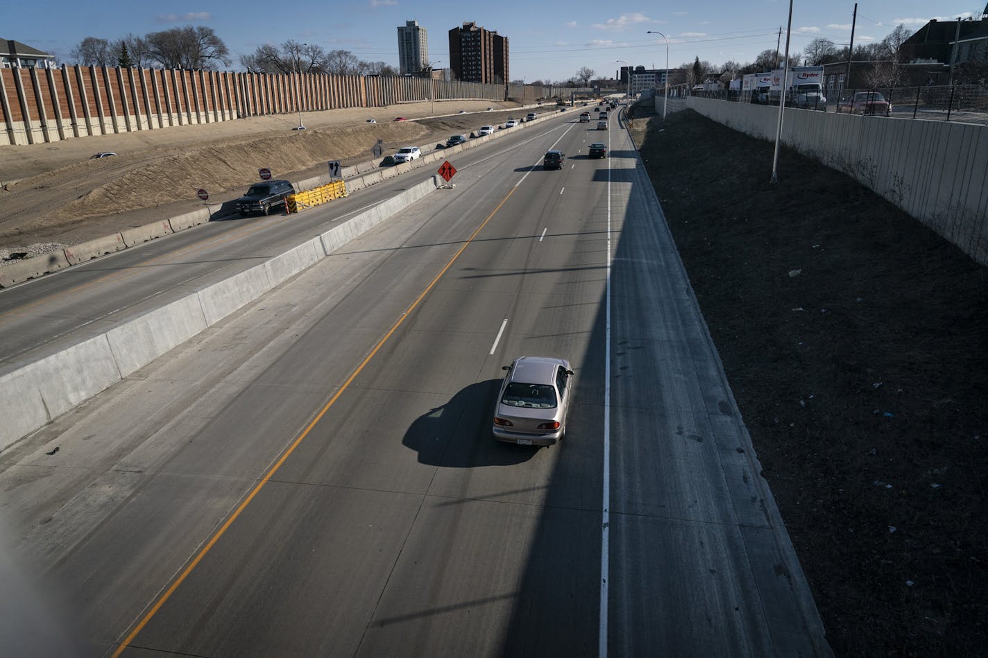 I-35W southbound from the Franklin Street bridge in Minneapolis, Minn., on Friday, March 20, 2020. ] RENEE JONES SCHNEIDER • renee.jones@startribune.com