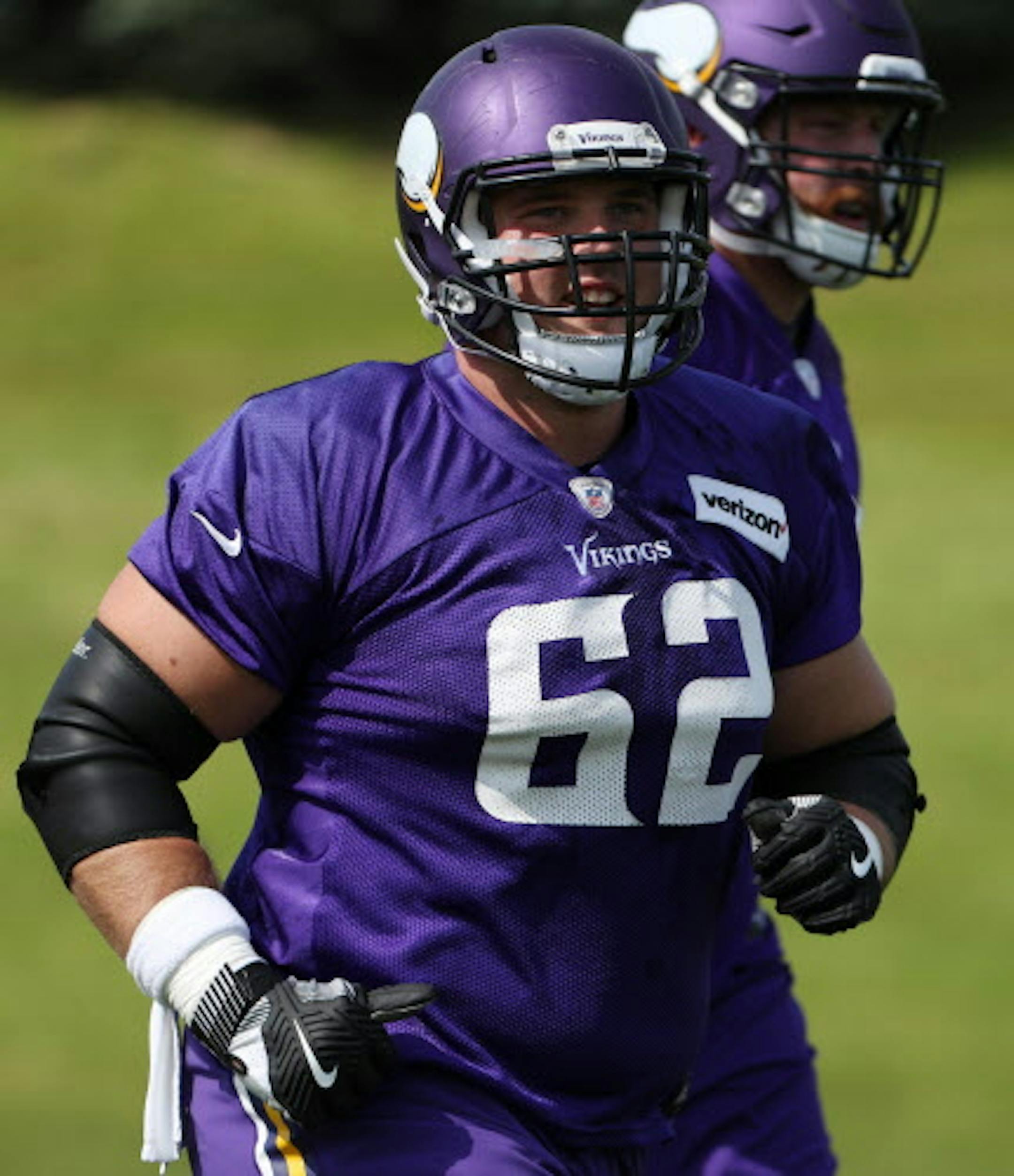 Minnesota Vikings center Nick Easton (62) switched drills with his teammates during practice Tuesday. ] ANTHONY SOUFFLE ' anthony.souffle@startribune.com