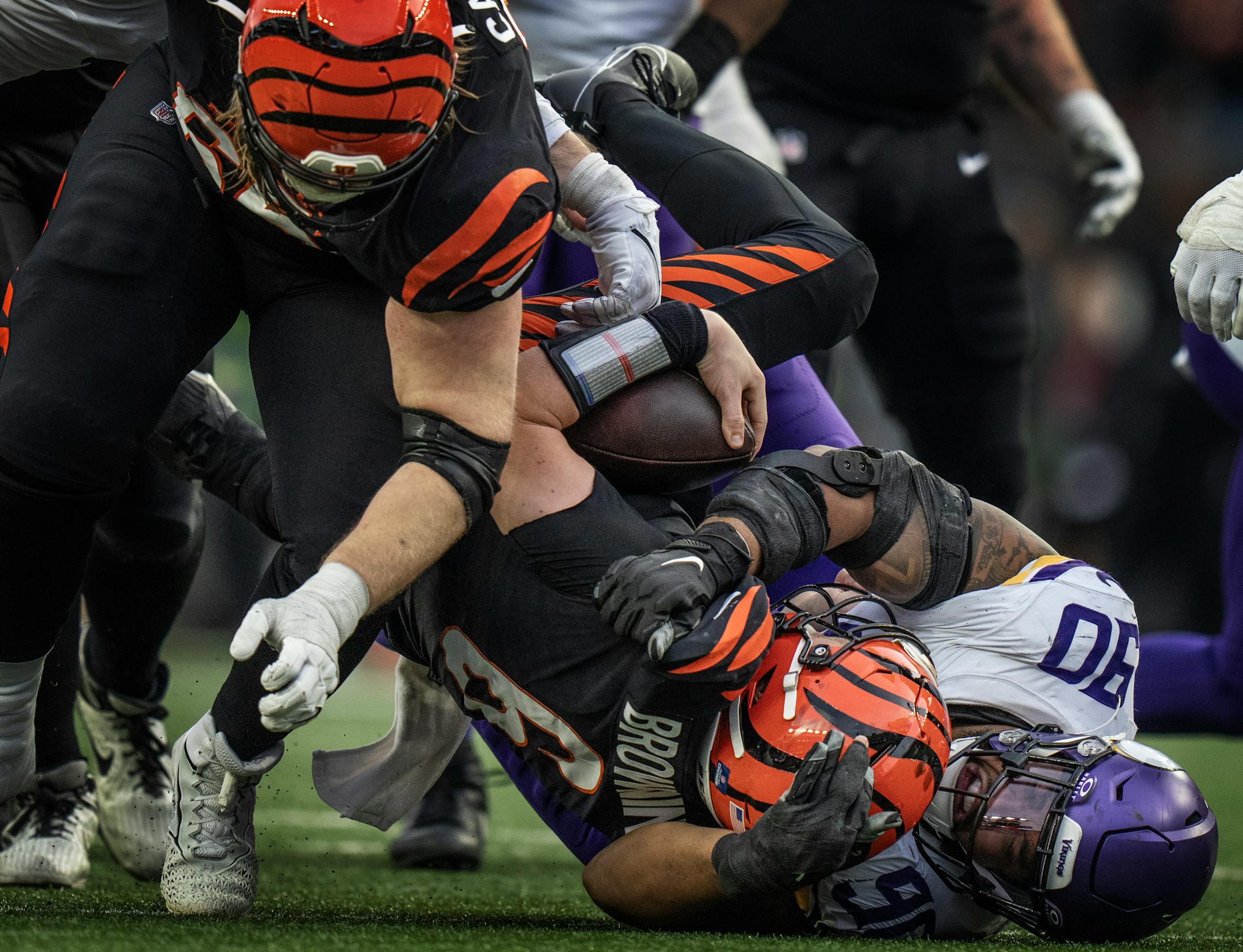 Minnesota Vikings defensive end Jonathan Bullard (90) sacked Cincinnati Bengals quarterback Jake Browning (6) in the fourth quarter Saturday December ,16 ,2023 in,Cincinnati, OH. ] JERRY HOLT • jerry.holt@startribune.com