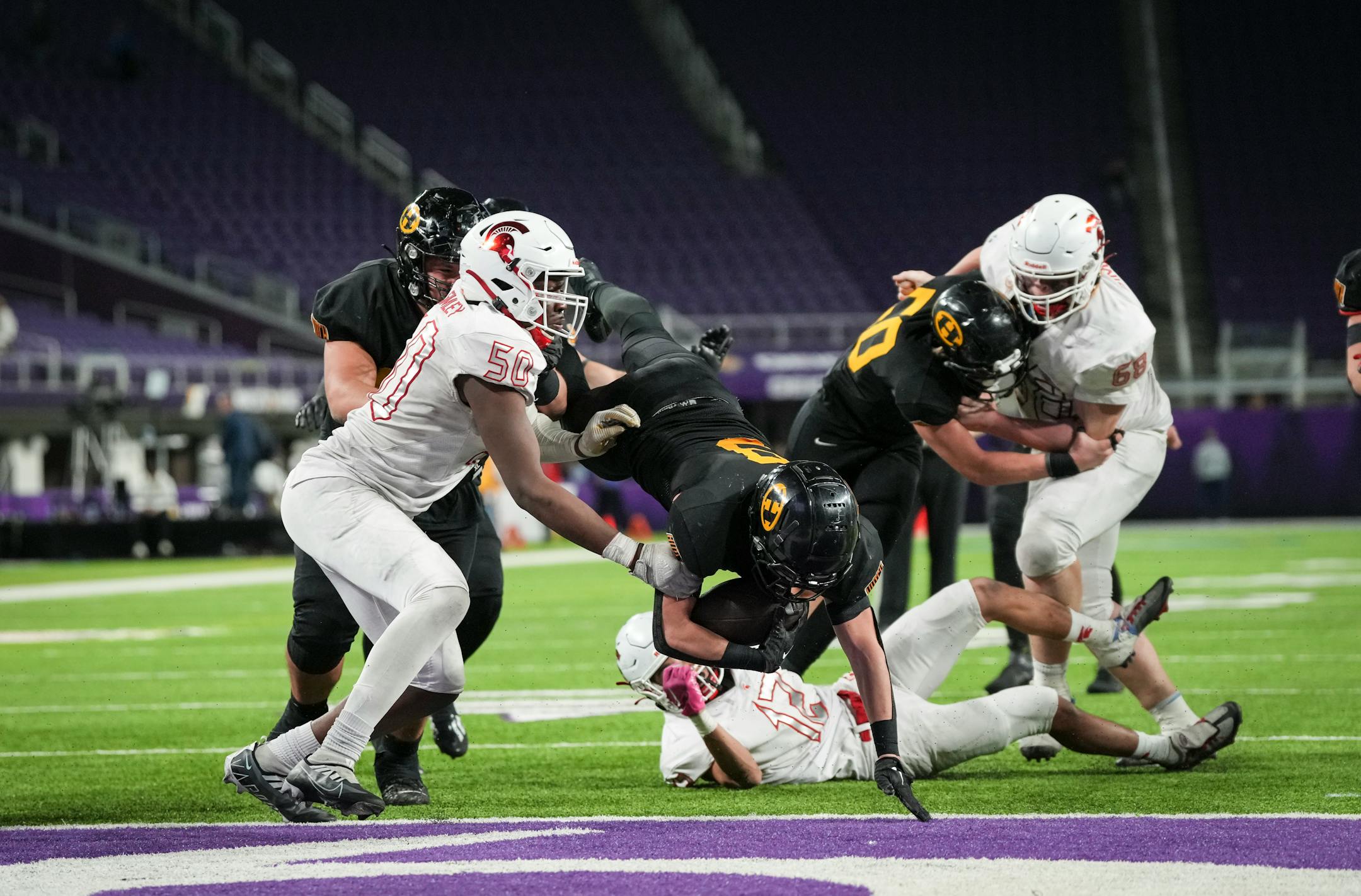 Hutchinson Tigers running back Eli Croatt (3) scored a touchdown in the second half.