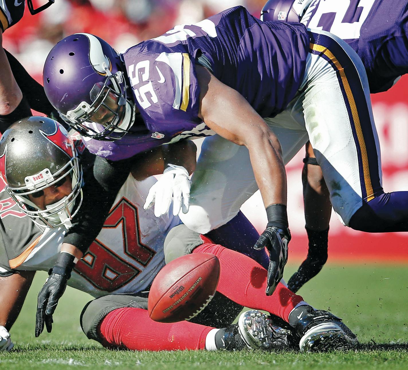 Minnesota Vikings linebacker Anthony Barr (55) returned a fumble by Austin Seferian-Jenkins 27-yards for a touchdown to win the game in overtime. ] CARLOS GONZALEZ cgonzalez@startribune.com - October 26, 2014 , NFL, Tampa, FL, Raymond James Stadium, Tampa Bay Buccaneers vs. Minnesota