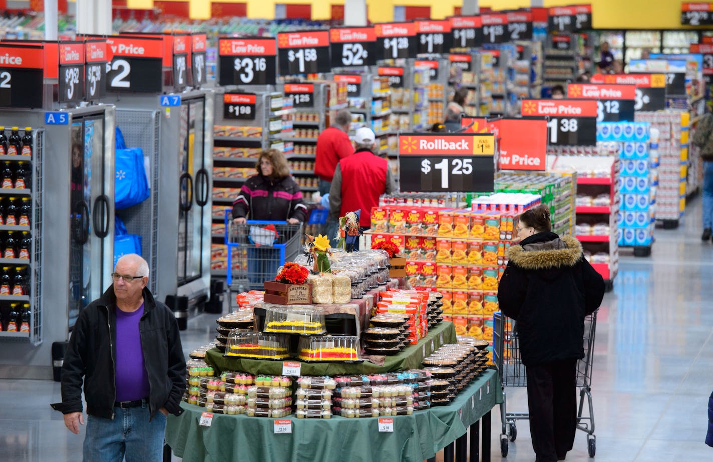 Customers shopped the aisles of the new Andover Walmart Wednesday, November 13, 2013 during its grand opening. ] GLEN STUBBE * gstubbe@startribune.com