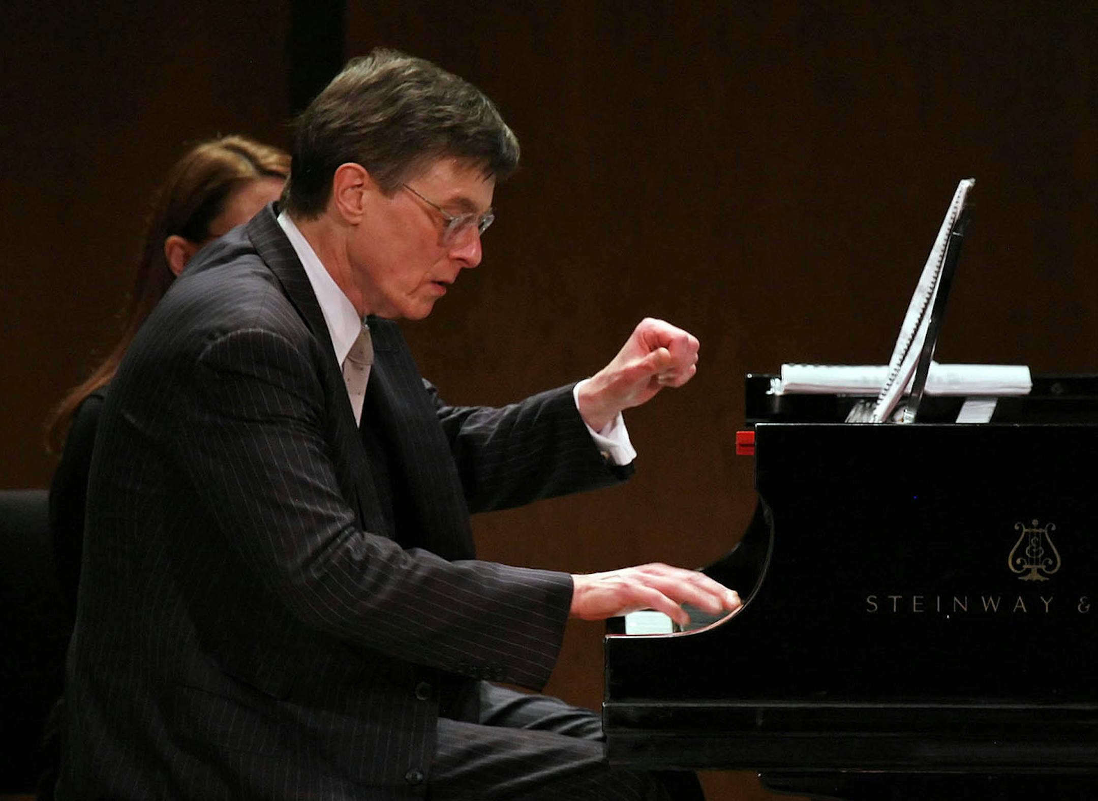 (NYT25) NEW YORK -- April 6, 2008 -- SERKIN-MUSIC-REVIEW -- Peter Serkin performing at the 92nd Street Y in Manhattan on April 5, 2008. Serkin's performance had the effect of inviting the audience into a contemplative state. (Richard Termine/The New York Times) ORG XMIT: NYT25