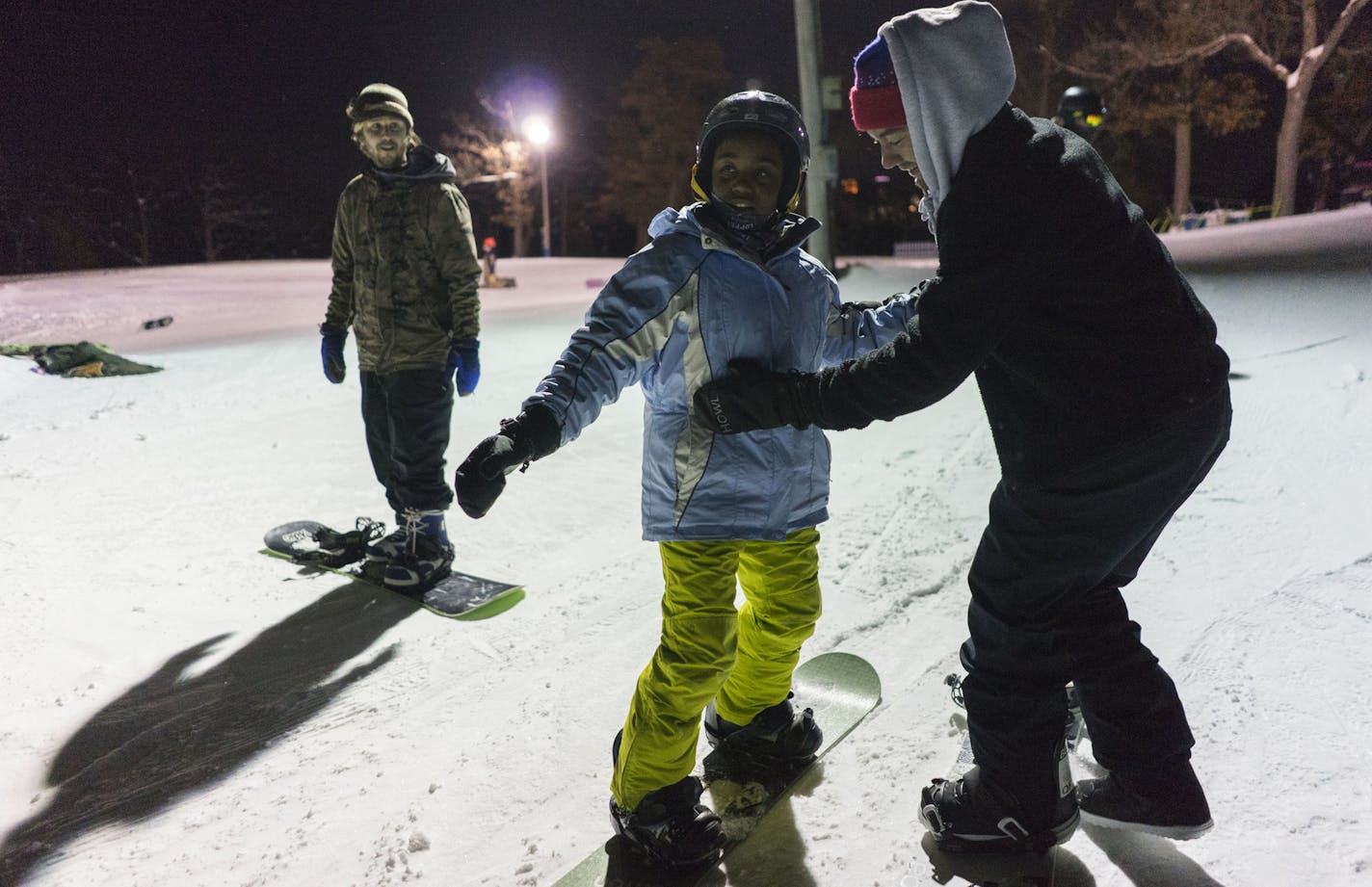 Pro snowboarder Joe Sexton helps Lashay Matthews, 10 straighten out her board so she can go down the hill at Theodore Wirth Park in Minneapolis on Thursday, Feb. 14 2019. ]
TONY SAUNDERS &#xb0; anthony.saunders@startribune.com Sexton has teamed up with the Loppet Foundation to help kids get access to affordable snowboarding, as he knows first-hand how expensive it can be.