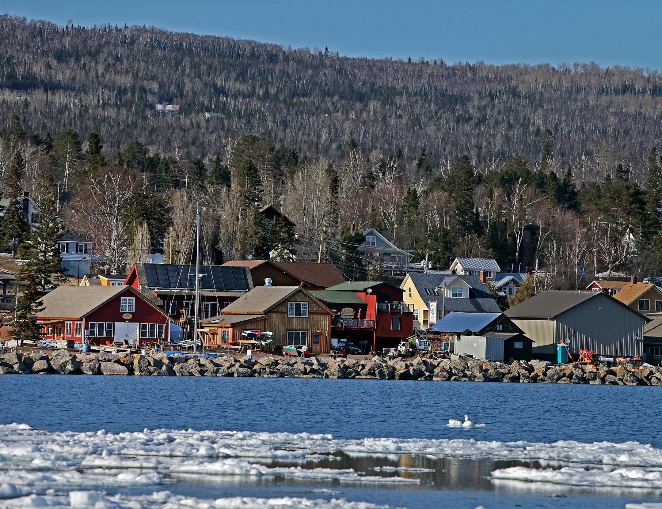 Signs of Spring were evident with the melting snow and ice, Sunday, April 27, 2014 in Grand Marais, MN. ] (ELIZABETH FLORES/STAR TRIBUNE) ELIZABETH FLORES &#x2022; eflores@startribune.com ORG XMIT: MIN1405051436175518