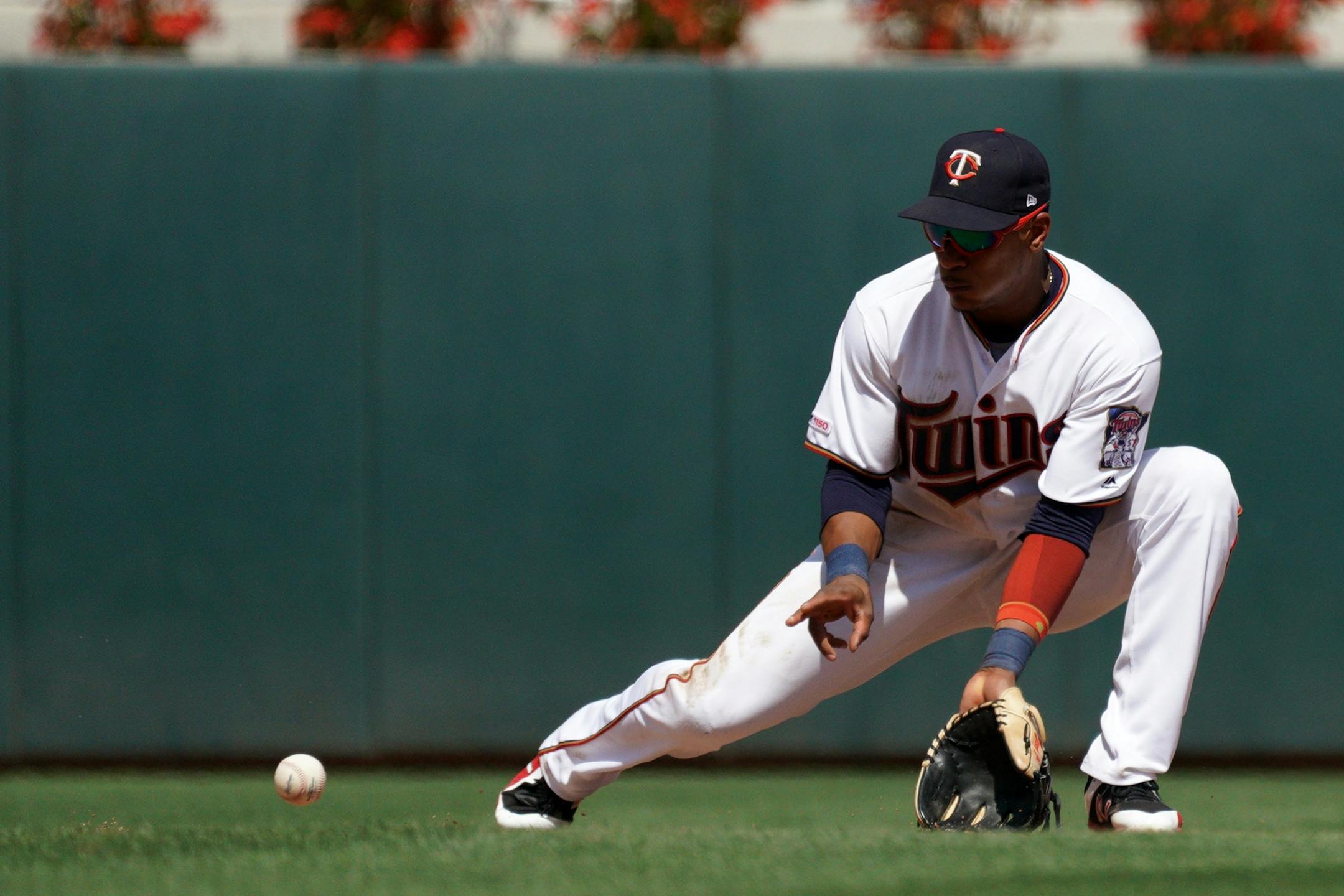 Minnesota Twins shortstop Jorge Polanco (11) fielded a ball hit by Atlanta Braves shortstop Charlie Culberson (8) to get the double play in the seventh inning.