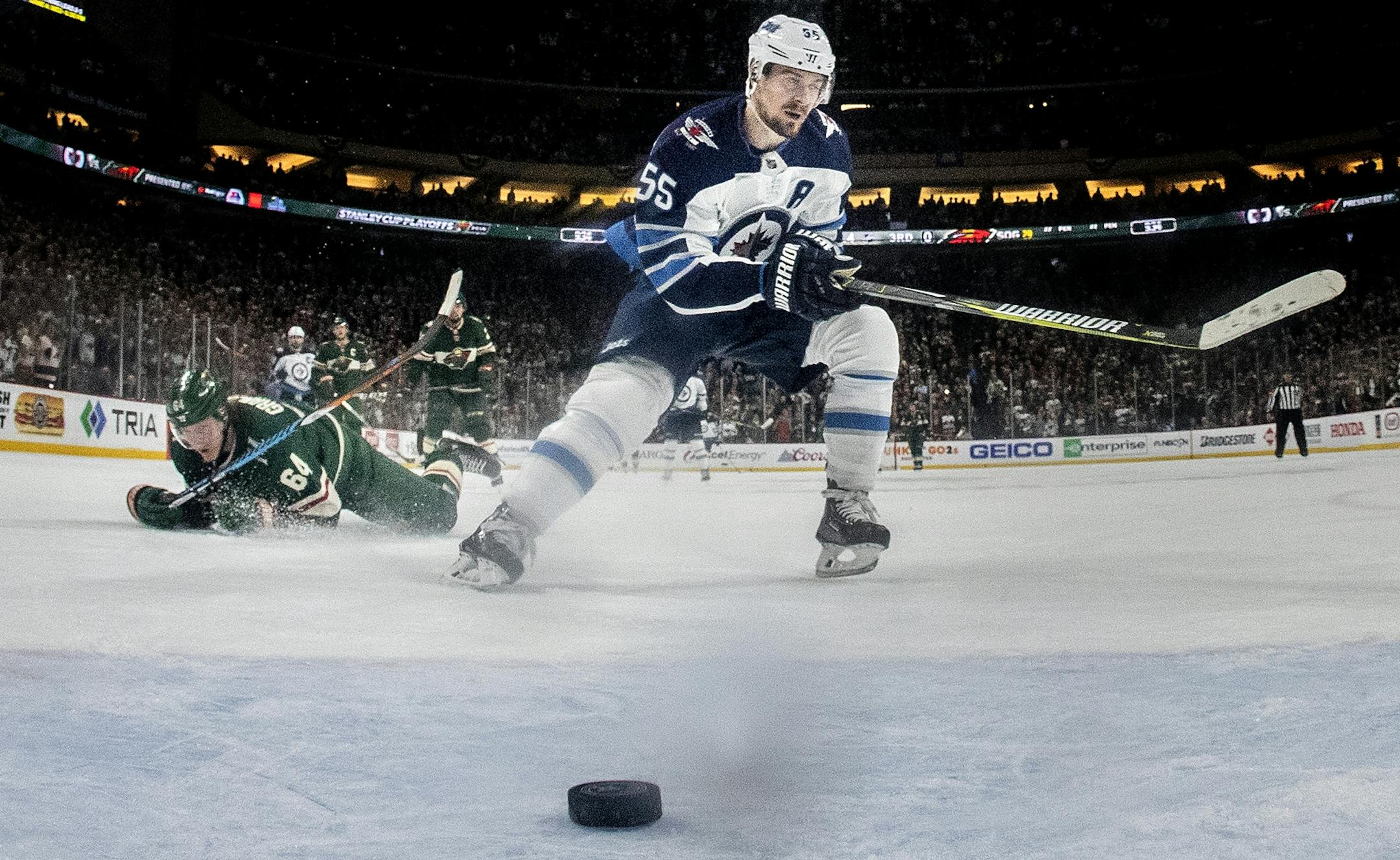 Mark Scheifele (55) broke away from Mikael Granlund (64) to score an empty net goal in the third period.
