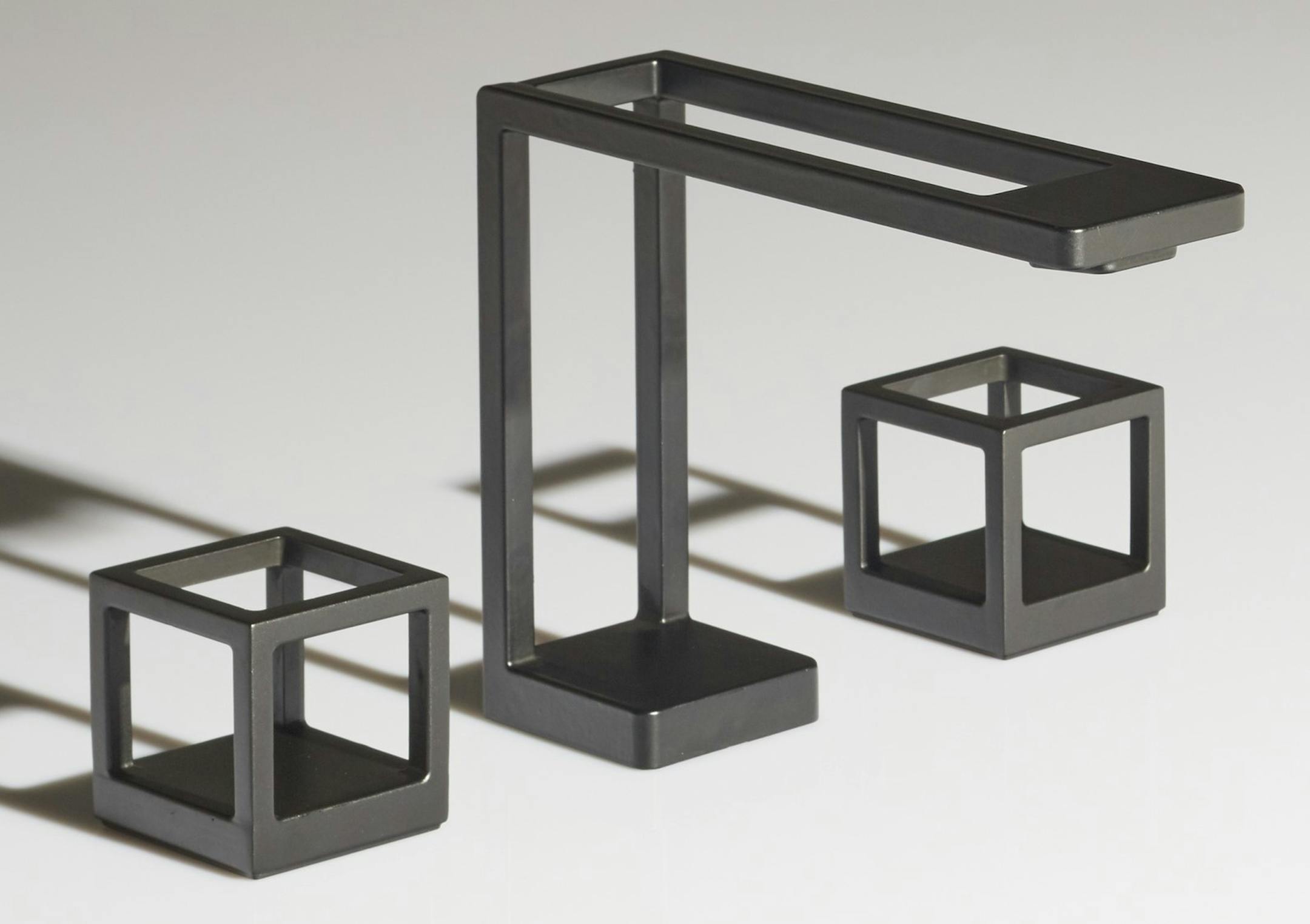 Kallista's main attraction was "magic" faucet with a 3D grid pattern.