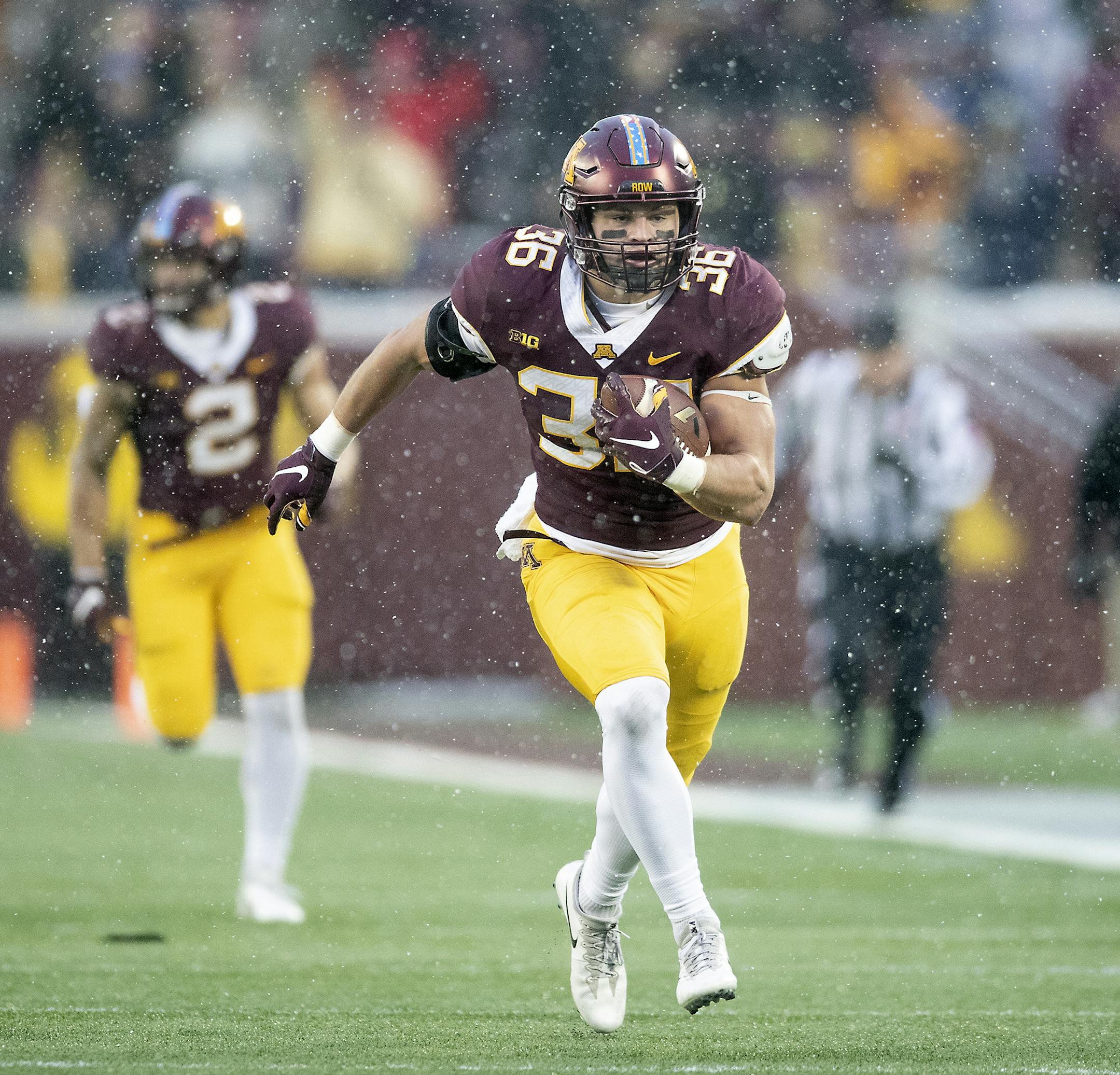 Minnesota's linebacker Blake Cashman recovered a fumble and ran it 40 yards to the end zone for a touchdown during the third quarter as Minnesota took on Purdue at TCF Bank Stadium, Saturday, November 10, 2018 in Minneapolis, MN. ] ELIZABETH FLORES ï liz.flores@startribune.com