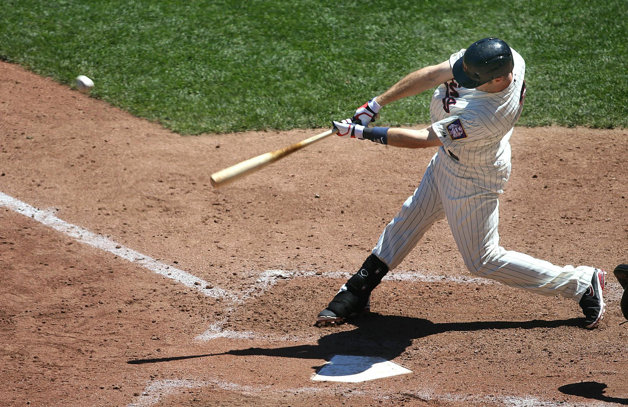 Joe Mauer hit a double and drove in two runs in the fifth inning Saturday against the White Sox.