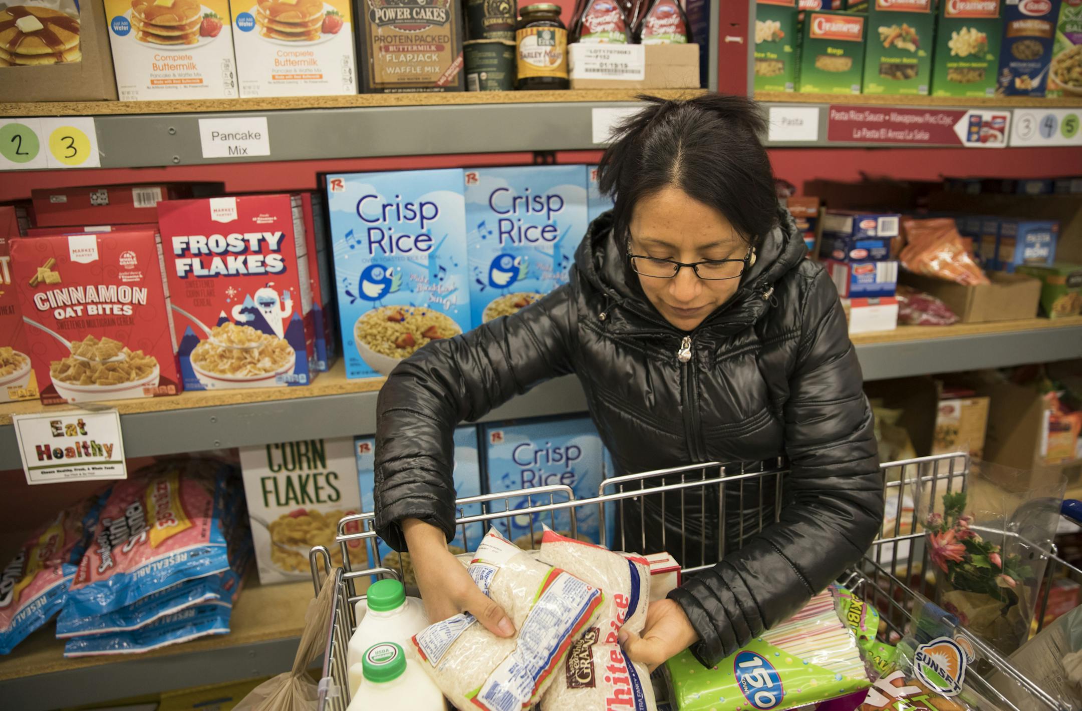 Lilia Coronel shopped for herself and her five-year-old son at the ICA Food Shelf in Minnetonka, Minn., on Monday, November 27, 2017. Coronel, who is a single mom that works a part-time job at minimum wage, relies on the food shelf twice a month. ] RENEE JONES SCHNEIDER &#x2022; renee.jones@startribune.com