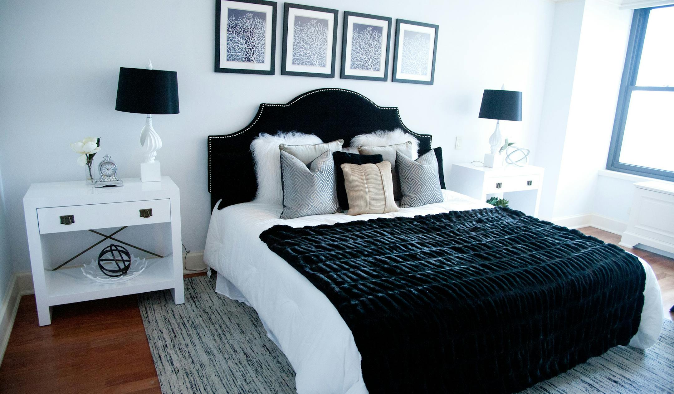 Mixing neutral colors black and white makes a bold statement. (Handout/TNS) ORG XMIT: 1196275
