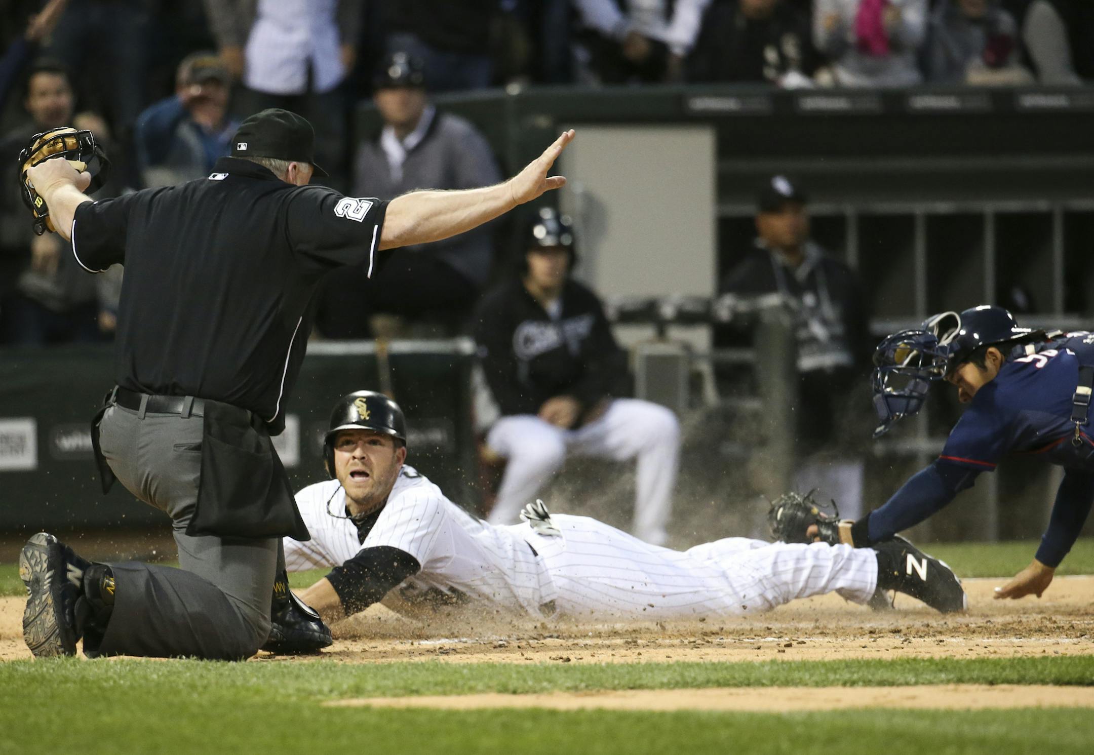 Chicago White Sox's J.B. Shuck scores on an RBI double by Geovany Soto during the fourth inning against the Minnesota Twins at U.S. Cellular Field in Chicago on Friday, May 22, 2015. (Armando L. Sanchez/Chicago Tribune/TNS)