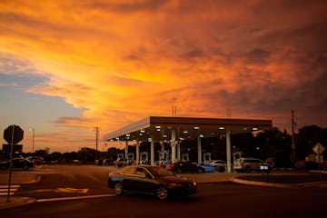 Hy-Vee is offering free full-service gas at its stations, including this one in Robbinsdale. (NICOLE NERI/Star Tribune)