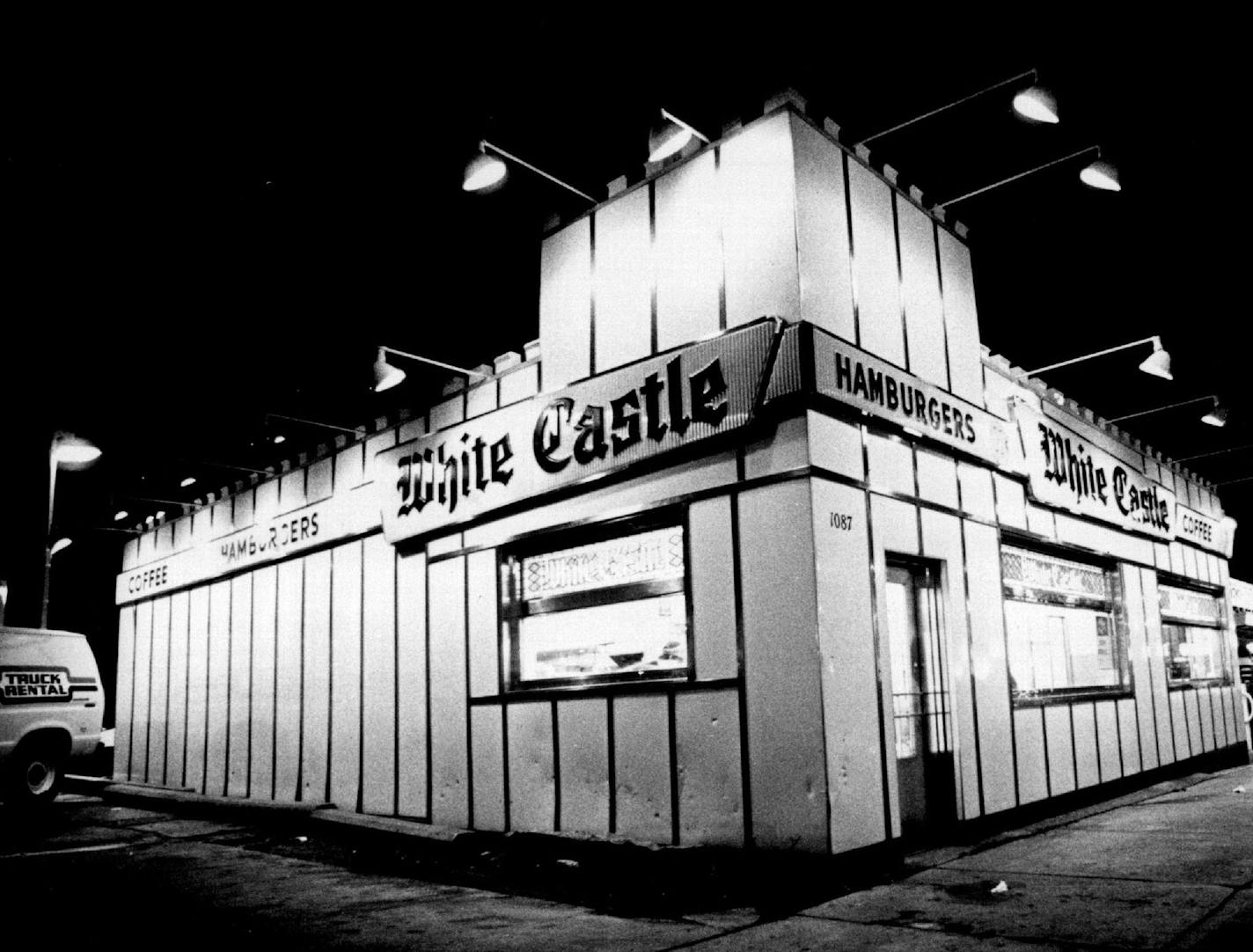 October 23, 1983 The last stronghold, at University and Lexington in St. Paul. It's the classic old White Castle on Central and 4th St., a cultural and culinary oasis for generations of University students and Southeast Minneapolis. The hounds of *****. October 19, 1983 Duane Braley, Minneapolis Star Tribune