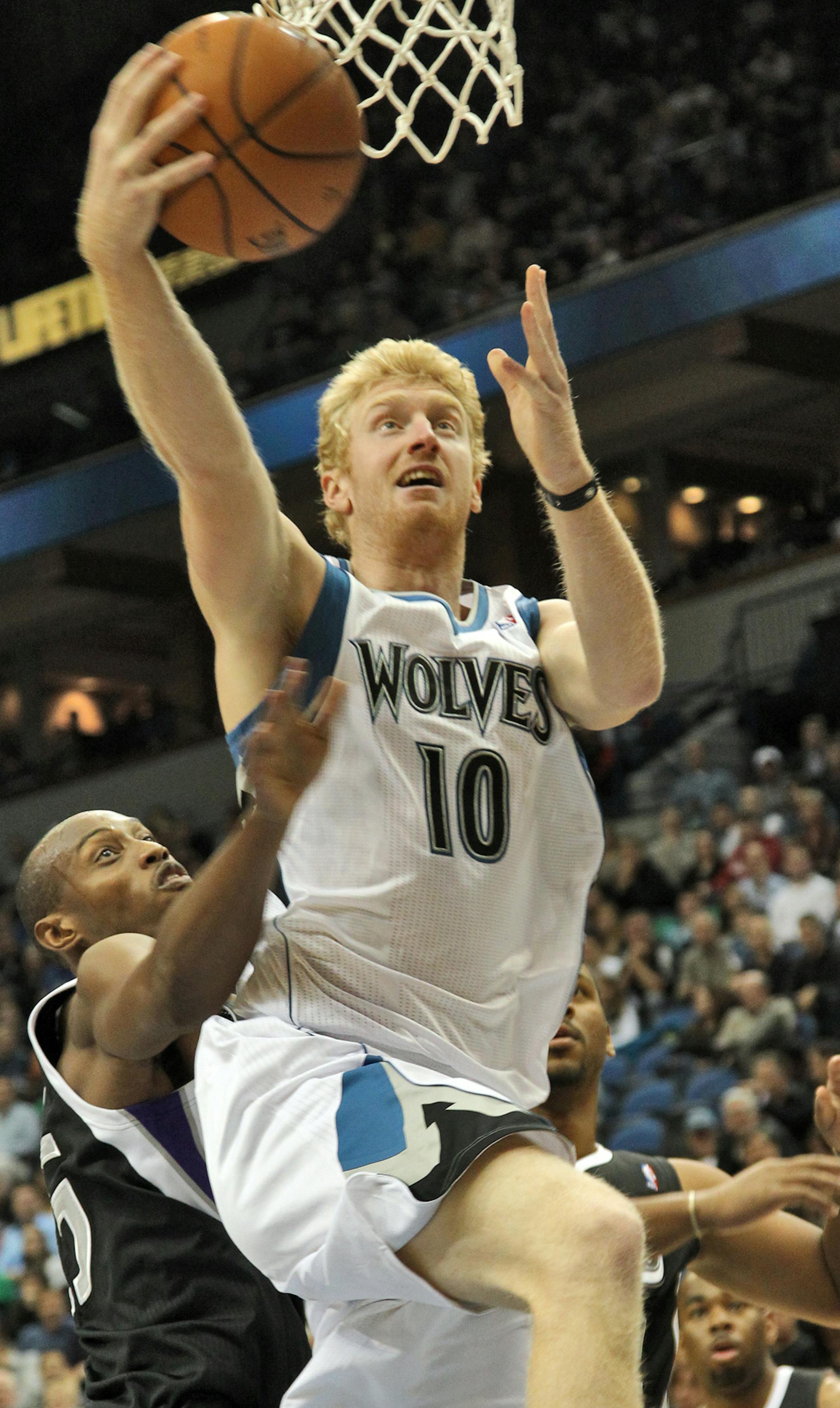 Minnesota Timberwolves vs. Sacramento Kings. Wolves Chase Budinger (10) drove through the Kings defense for a first half layup. (MARLIN LEVISON/STARTRIBUNE(mlevison@startribune.com (cq all names program ) ORG XMIT: MIN1211022214255829