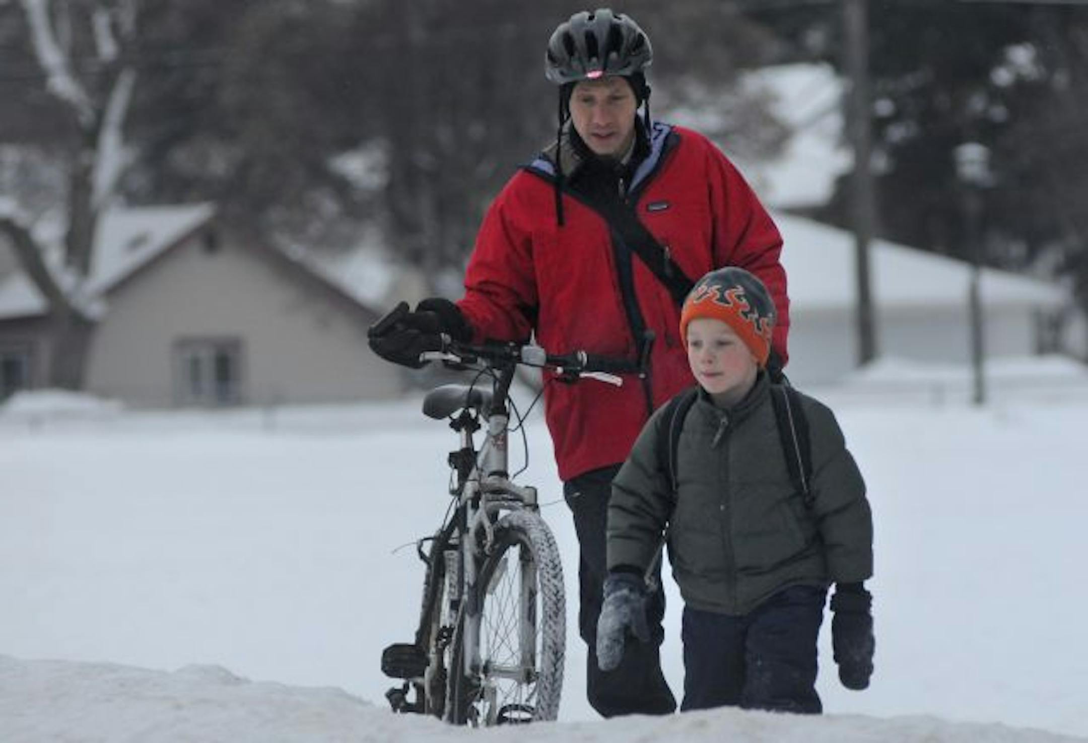 ��Sarah Hobbie and Jacques Finlay are researchers at the U of M and have done extensive research on the environmental impact of households in Ramsey and Anoka County. The looked at attitudes about energy use, fertilizer use and even do you pick up after your dog. They are married and have a very low carbon footprint because they have programmable thermostats in their home and use a reel lawn mower. Jacques Finlay walked his son Owen to school and then biked to work at the U of M.