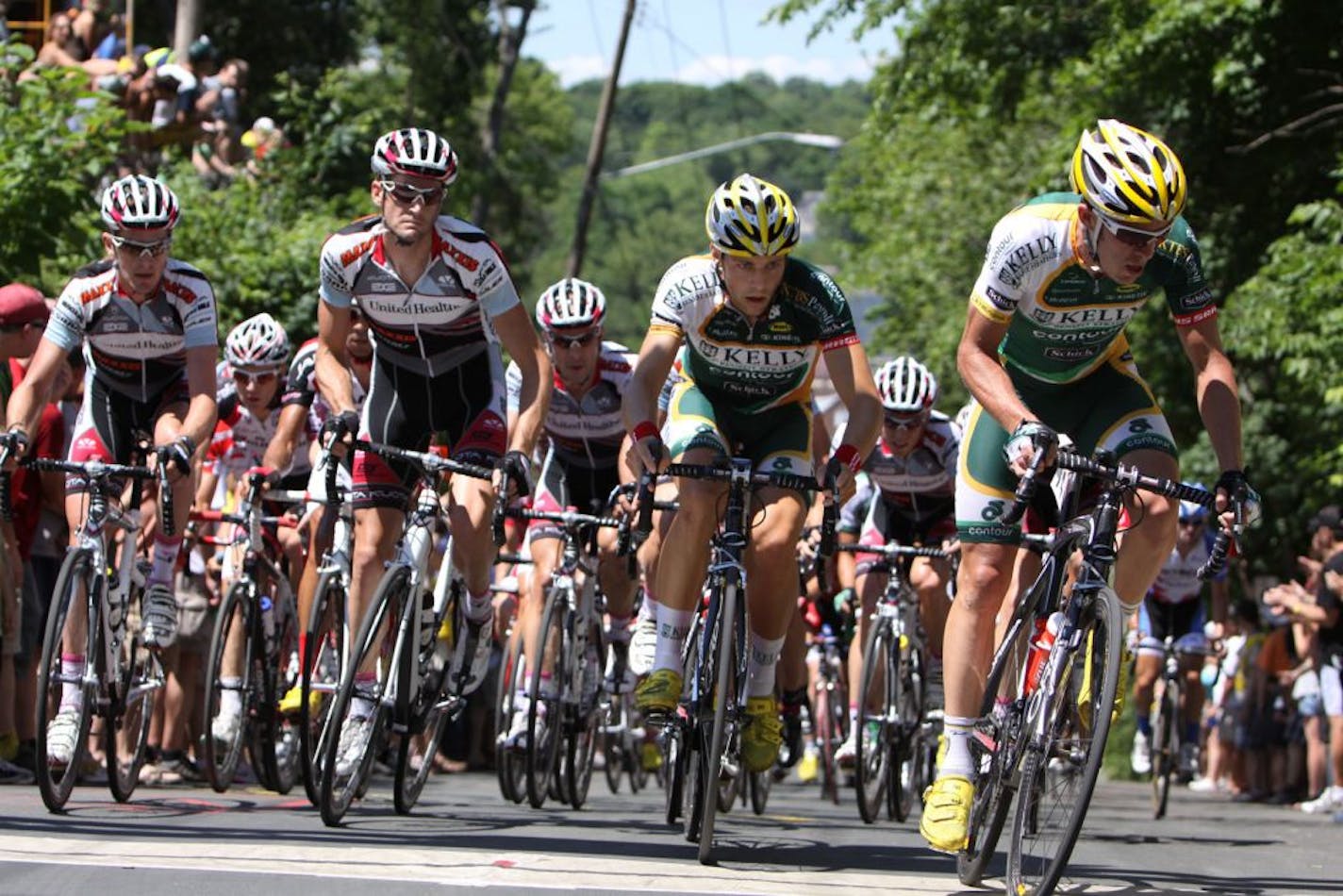 Kelly Benefits Strategies defends the yellow jersey on Chilkoot Hill during the 2010 Stillwater Criterium. Photo Credit: Stephanie Williams