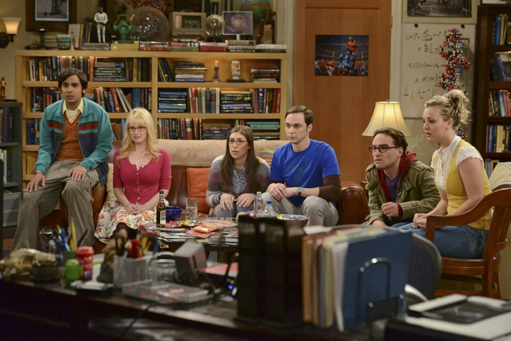 Kunal Nayyar, Melissa Rauch, Mayim Bialik, Jim Parsons, Johnny Galecki and Kaley Cuoco on "The Big Bang Theory"