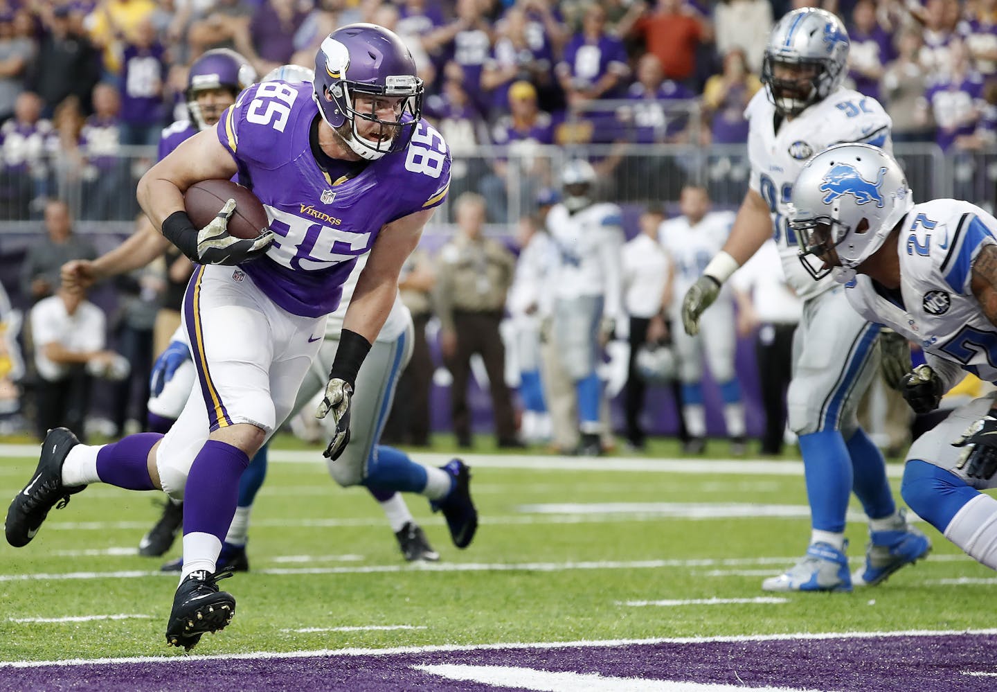 Vikings Rhett Ellison (85) ran in for a touchdown on the fourth quarter. ] CARLOS GONZALEZ cgonzalez@startribune.com - November 6, 2016, Minneapolis, MN, US Bank Stadium, NFL, Minnesota Vikings vs. Detroit Lions