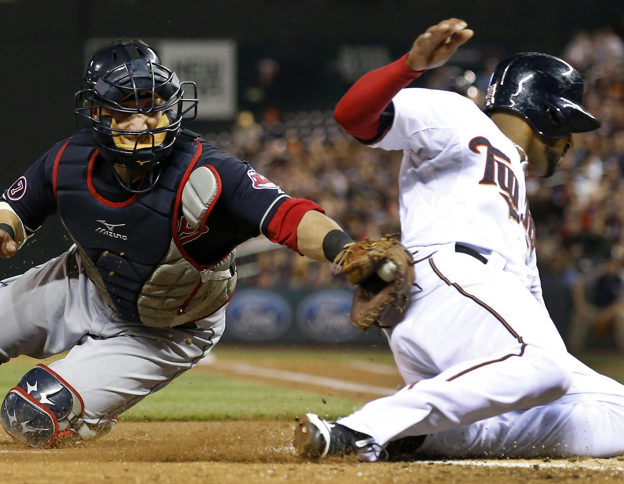 Aaron Hicks (32) was tagged out by Indians catcher Yan Gomes (10) while trying to tag up in the first inning. ] CARLOS GONZALEZ ï cgonzalez@startribune.com - September 24, 2015, Minneapolis, MN, Target Field, MLB, Minnesota Twins vs. Cleveland Indians