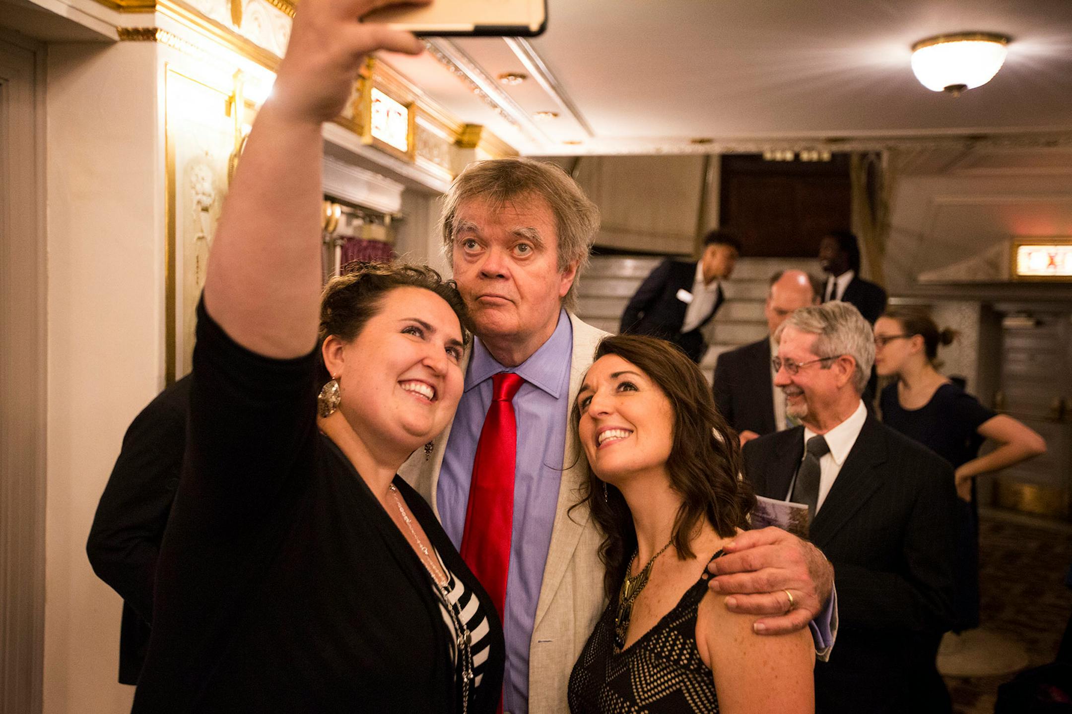 Garrison Keillor poses for a selfie with sisters Janna Graham, left, of Plymouth, and Julie Berninghaus of Eagan after the show at the State Theatre.