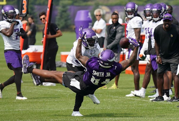 Vikings tight end Irv Smith (84) completed a long pass during training camp Friday. ] ANTHONY SOUFFLE • anthony.souffle@startribune.com