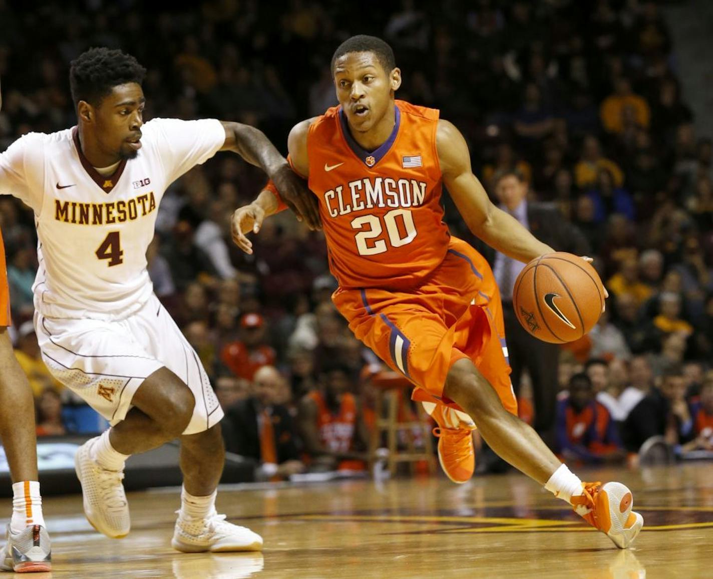 Clemson guard Jordan Roper drove against Gophers guard Kevin Dorsey during the first half Monday night.