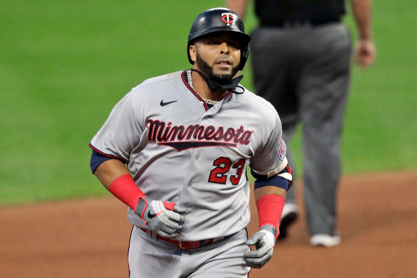 Twins designated hitter Nelson Cruz was held out of the lineup for the second consecutive day Monday because of lingering hip soreness.