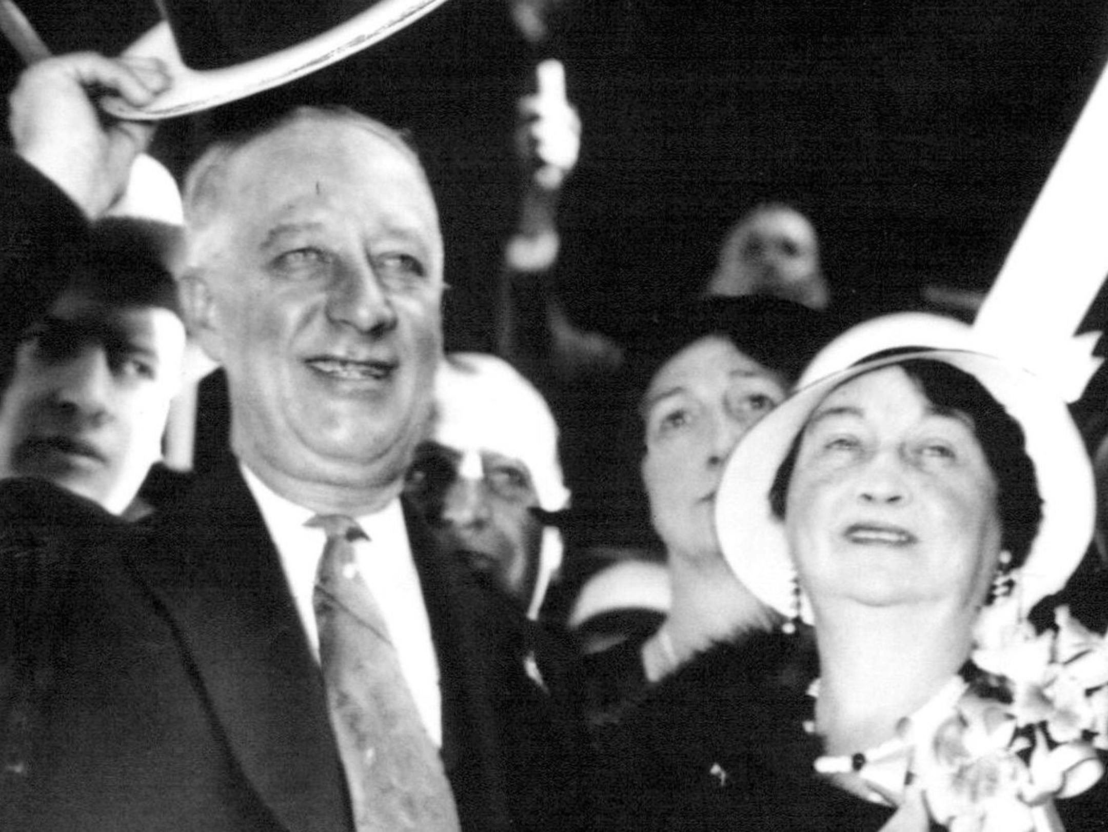 June 23, 1932 AL SMITH AND HIS WIFE are shown here as they arrived in Chicago for the democratic national convention. Note that A1 waves the new straw derby to the crowd which greeted him with great enthusiasm. International News Photos; Minneapolis Journal Library ORG XMIT: MIN2016072316130950